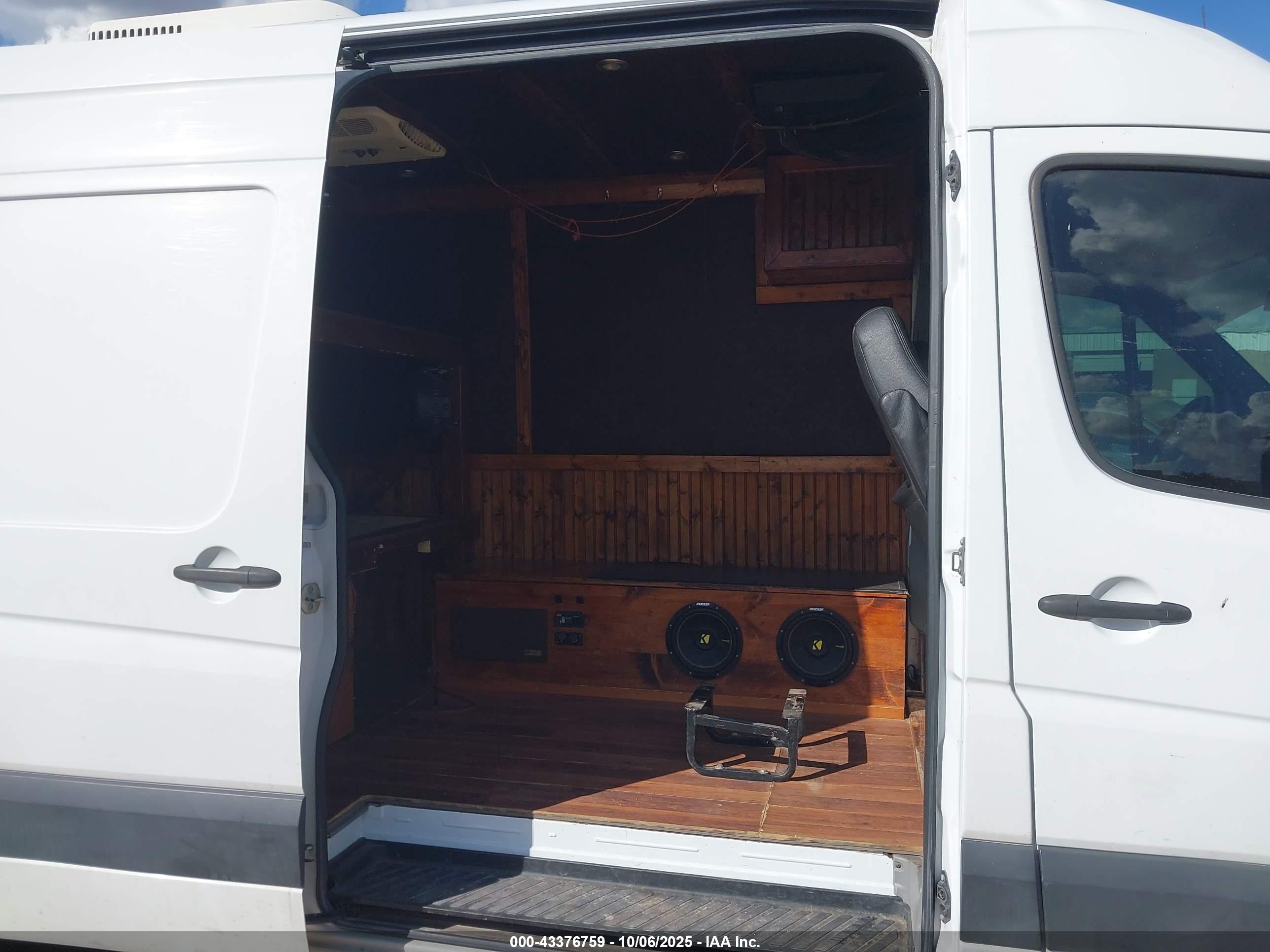2014 Freightliner Sprinter 2500 High  Roof White vin: WDYPE8CCXE5908281