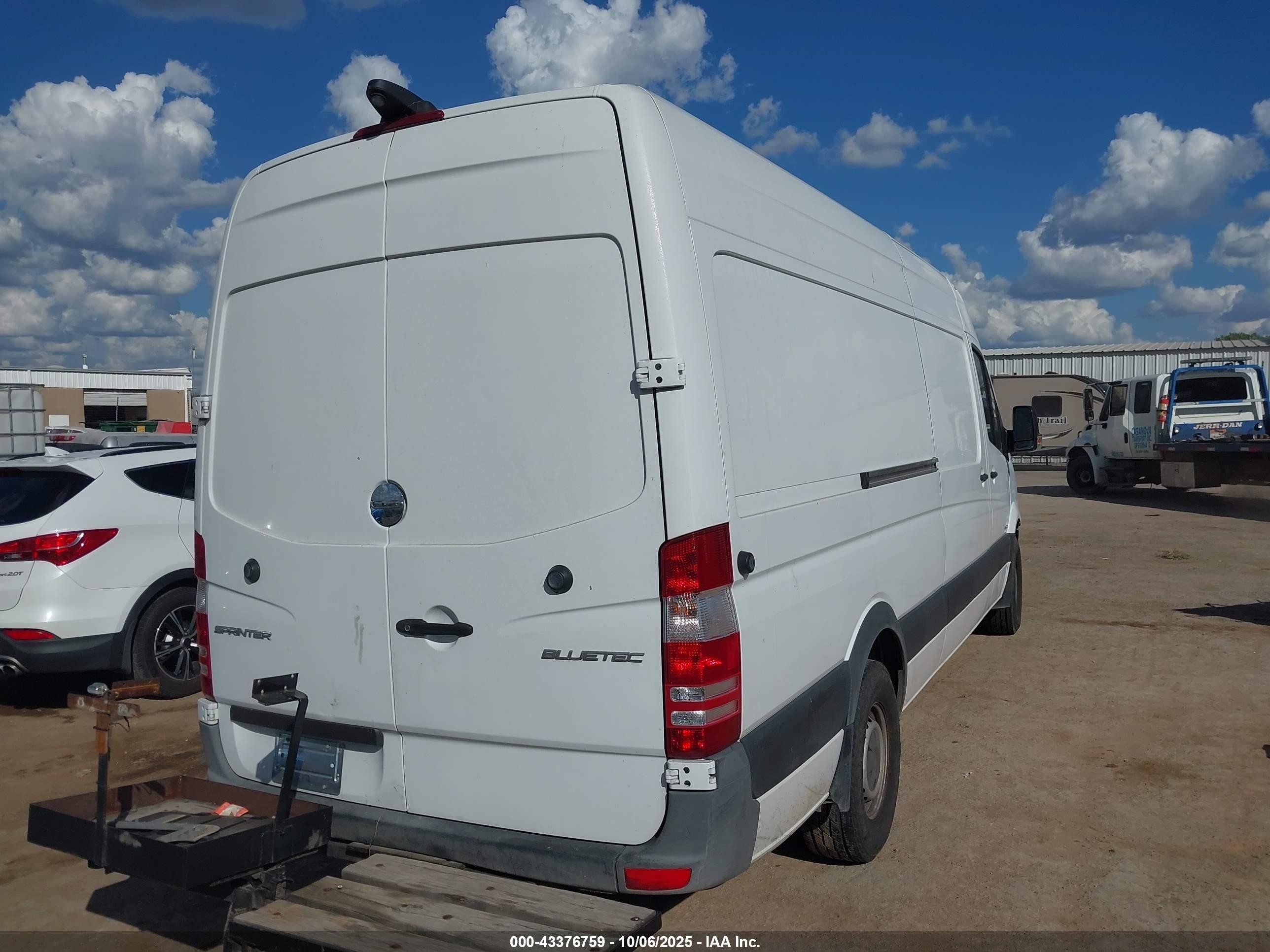 2014 Freightliner Sprinter 2500 High  Roof White vin: WDYPE8CCXE5908281