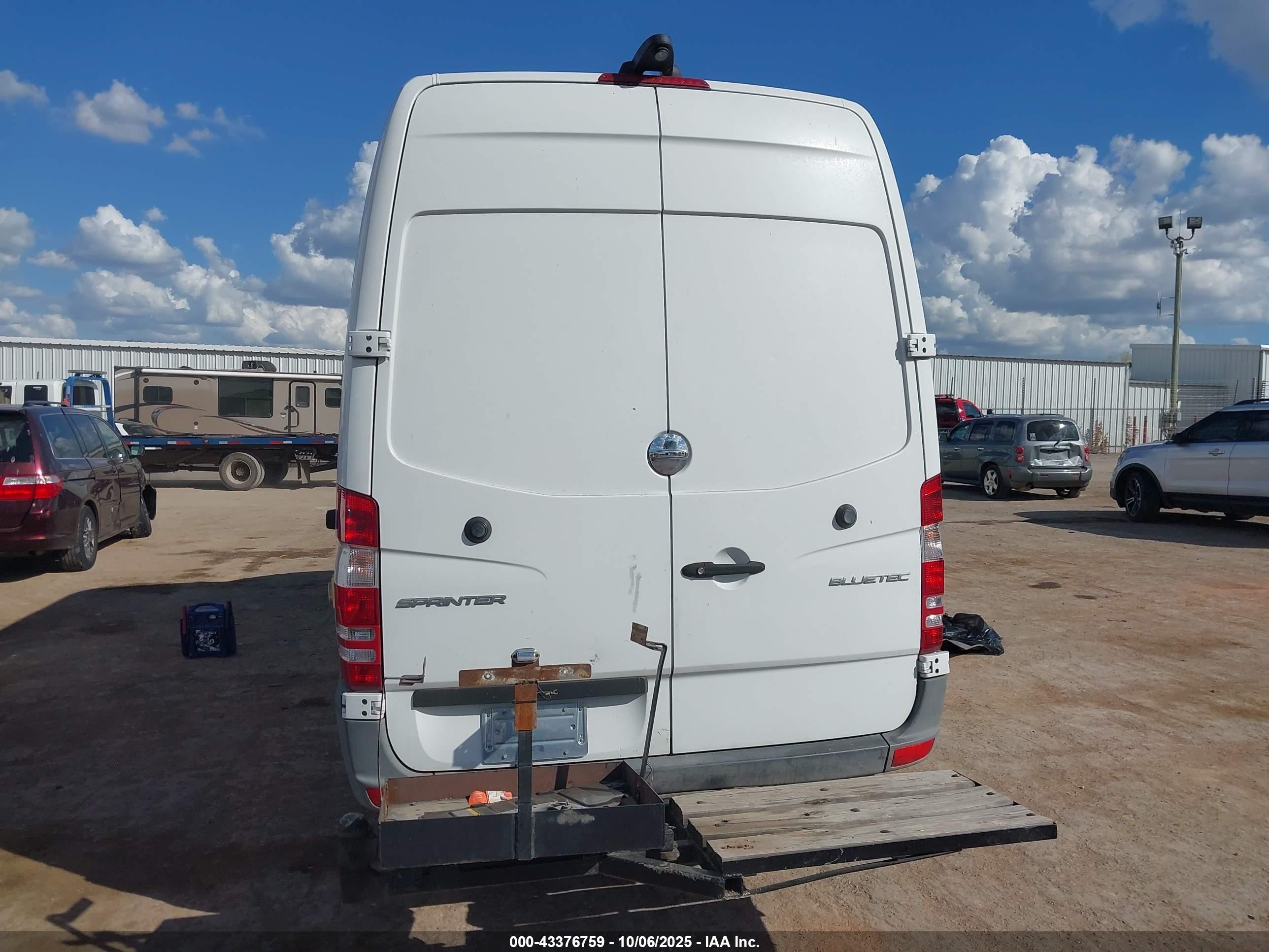 2014 Freightliner Sprinter 2500 High  Roof White vin: WDYPE8CCXE5908281