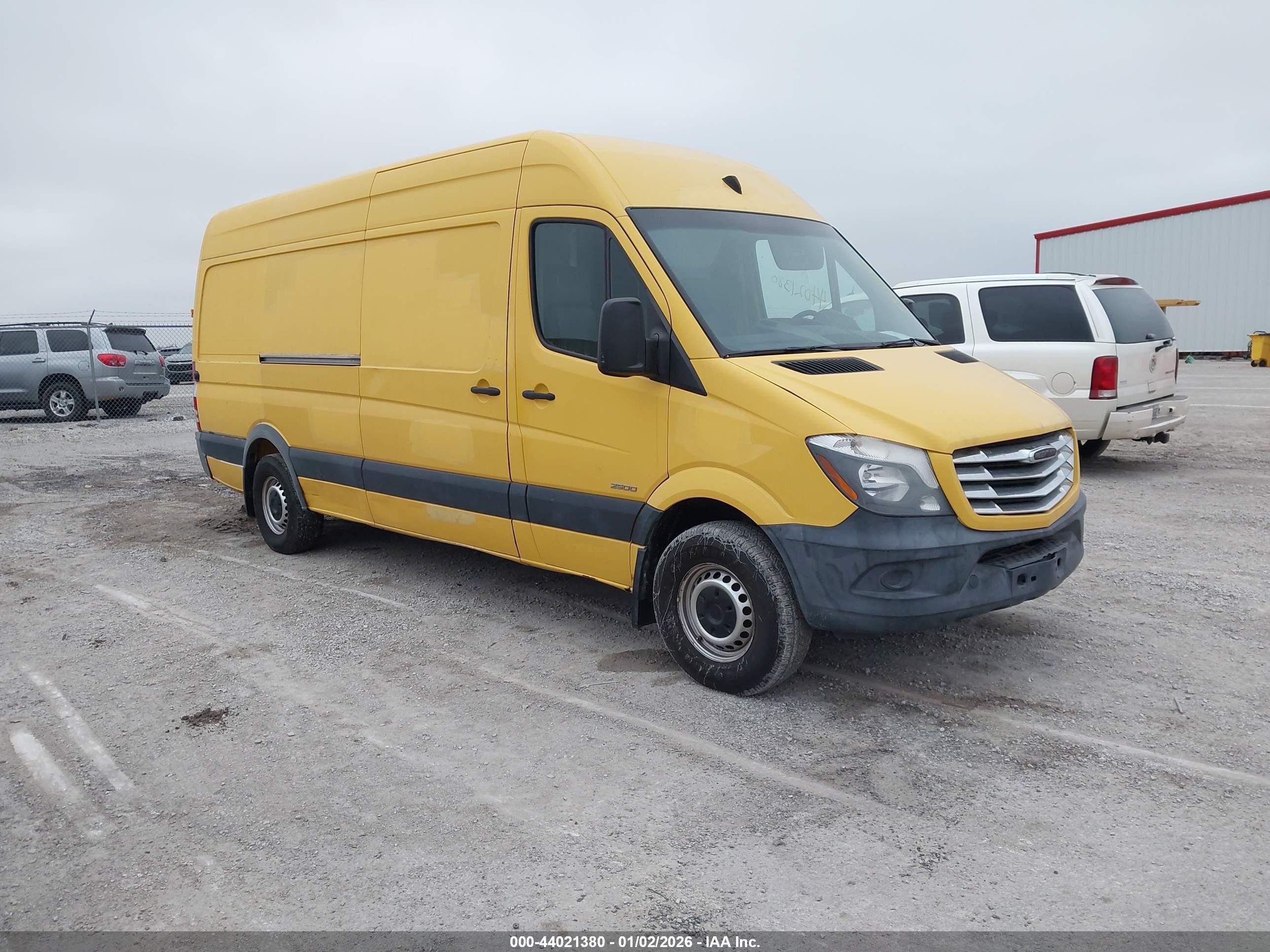 2014 Freightliner Sprinter 2500 High  Roof Yellow vin: WDYPE8DB3E5841741