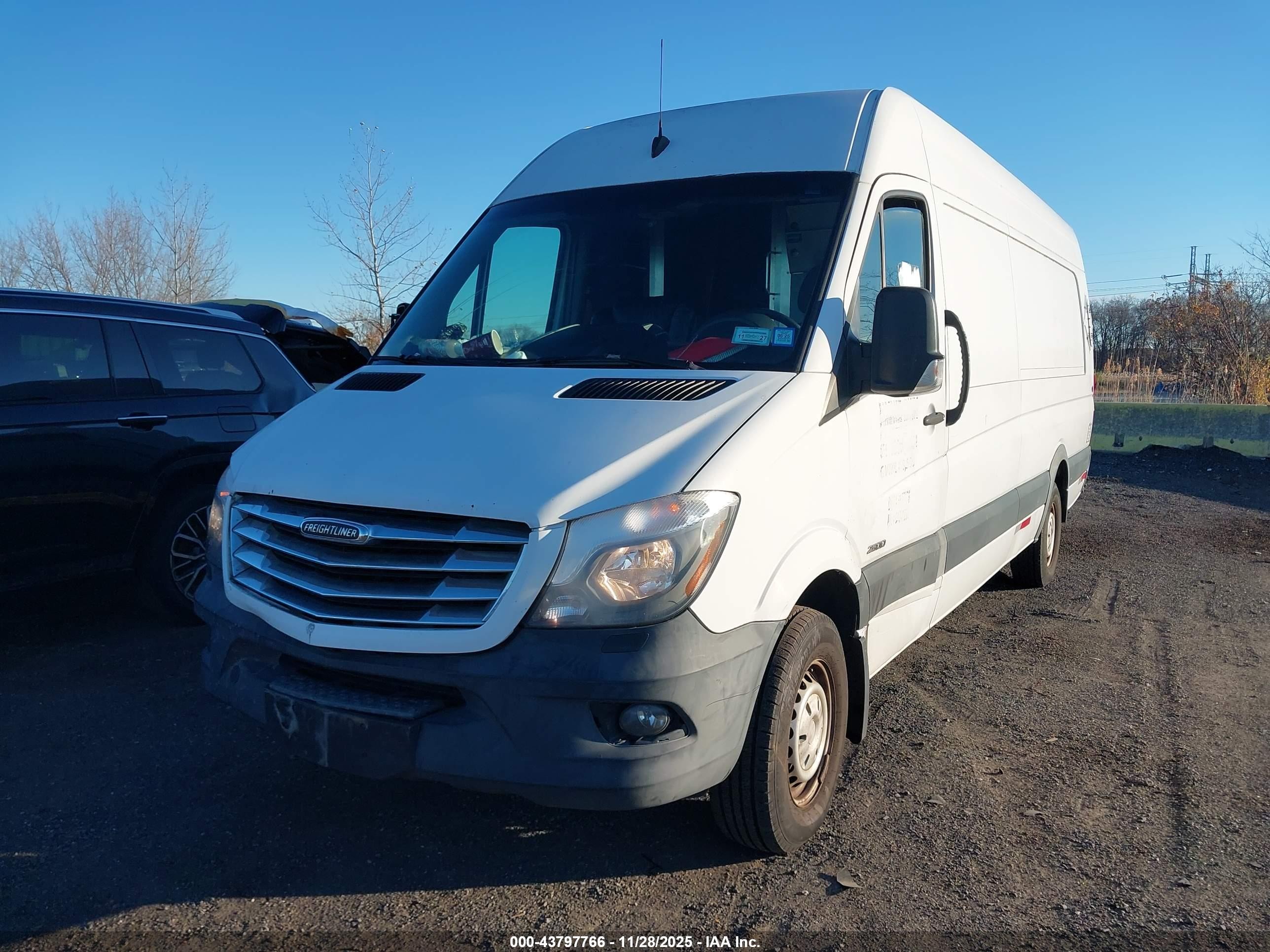 2014 Freightliner Sprinter 2500 High  Roof Белый vin: WDYPE8DB5E5916116