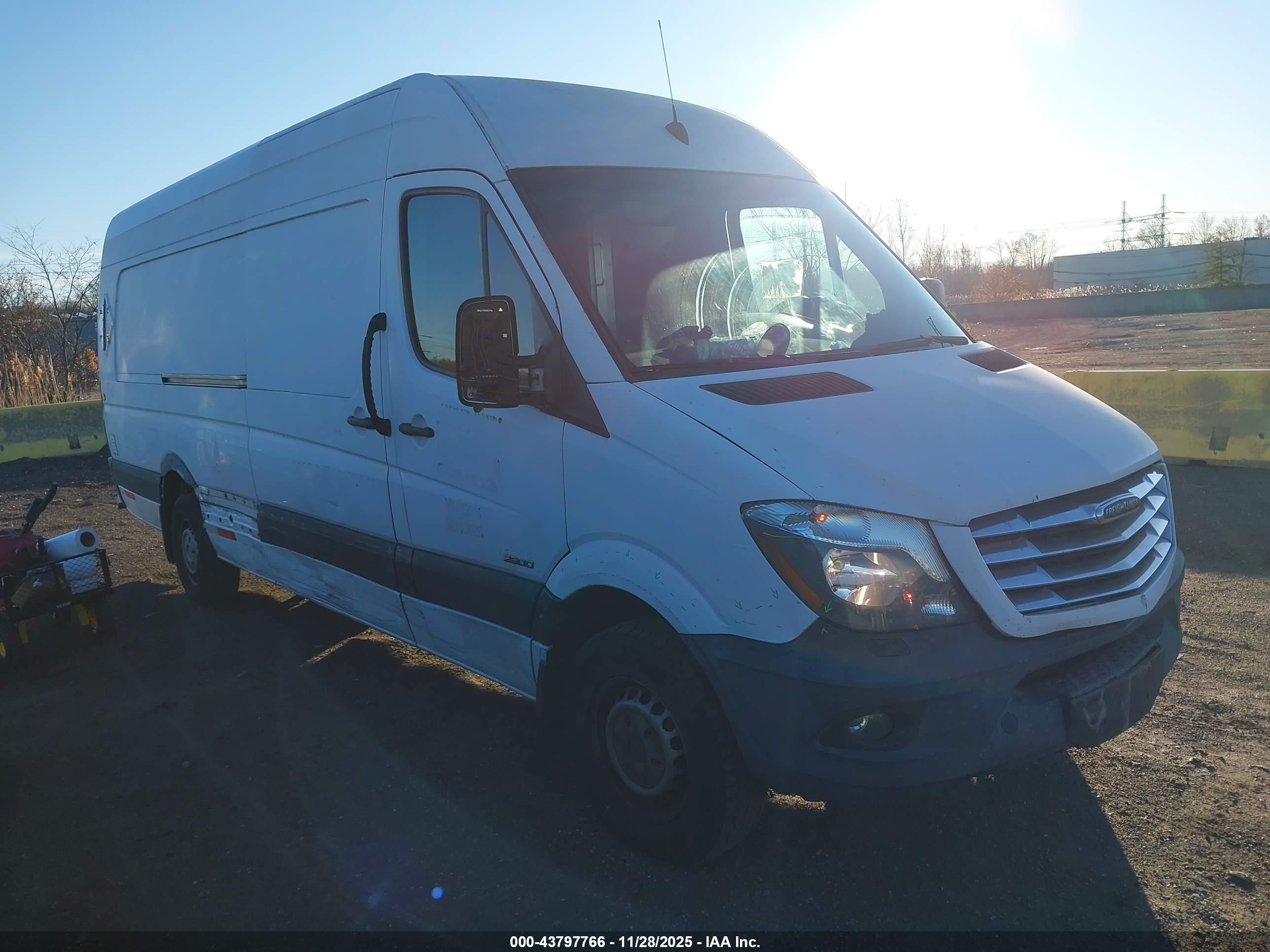 2014 Freightliner Sprinter 2500 High  Roof White vin: WDYPE8DB5E5916116