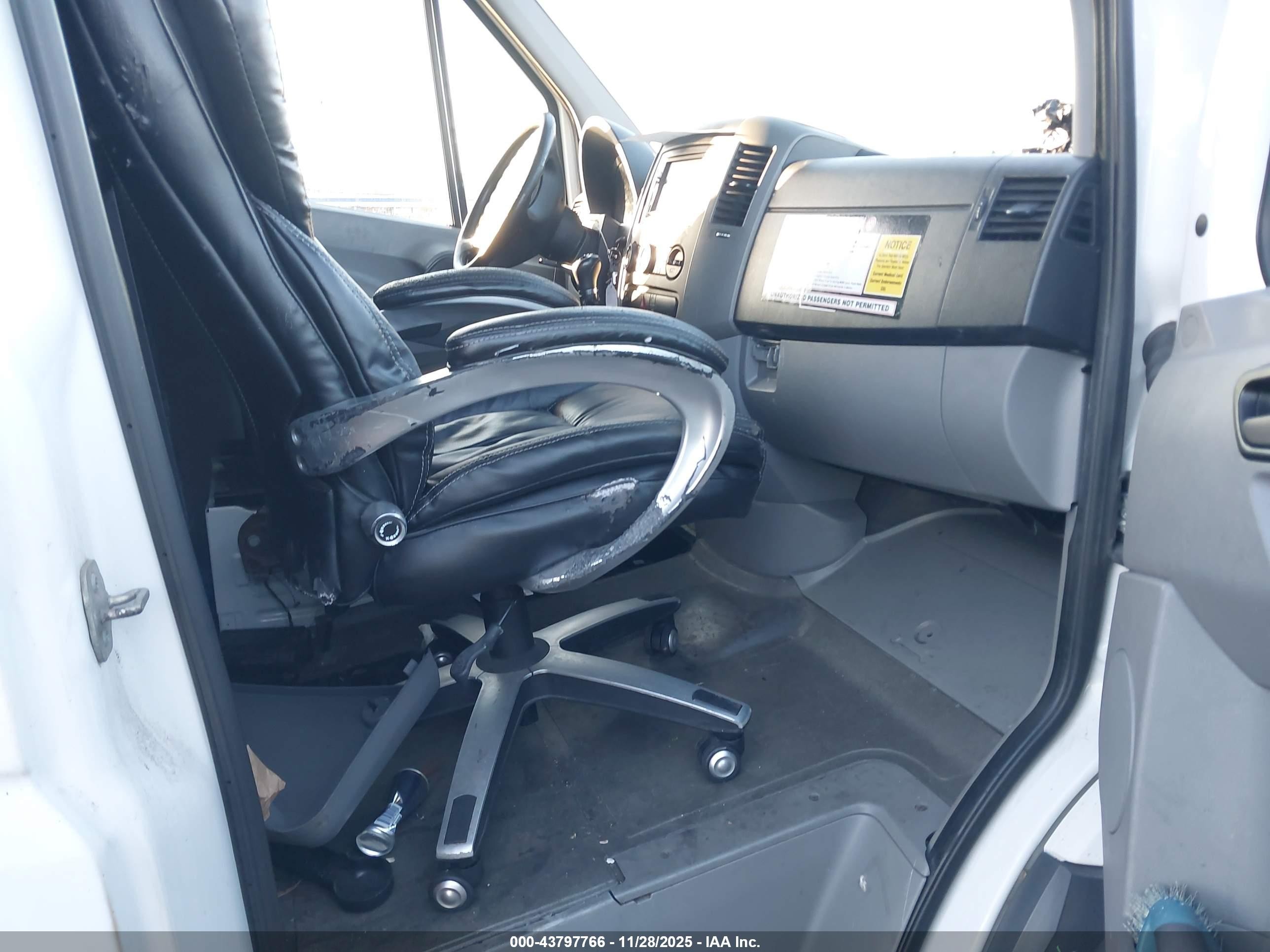 2014 Freightliner Sprinter 2500 High  Roof Белый vin: WDYPE8DB5E5916116
