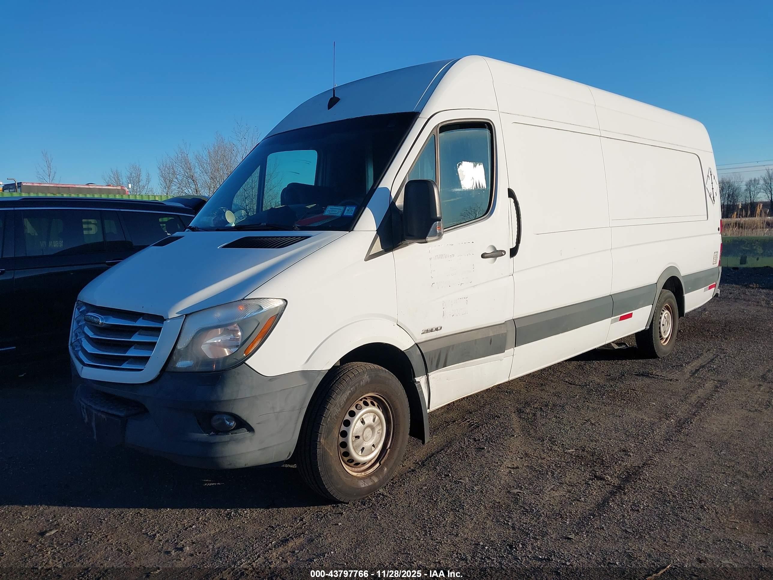 2014 Freightliner Sprinter 2500 High  Roof Белый vin: WDYPE8DB5E5916116