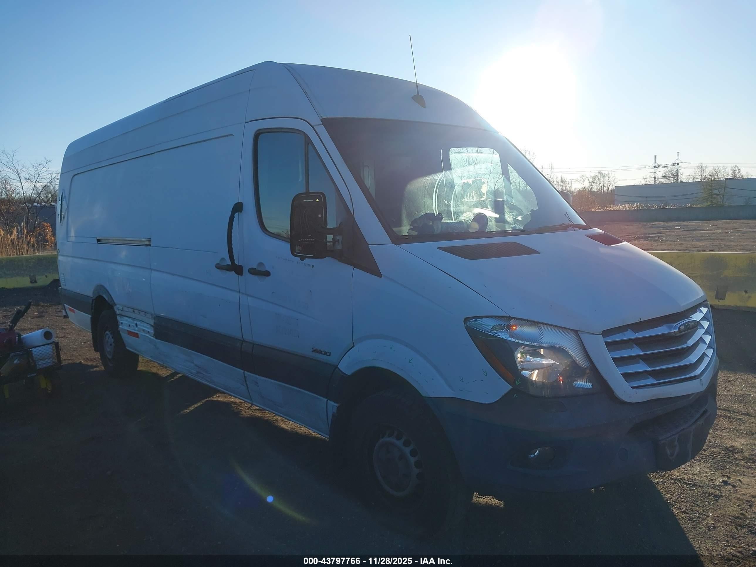 2014 Freightliner Sprinter 2500 High  Roof Белый vin: WDYPE8DB5E5916116