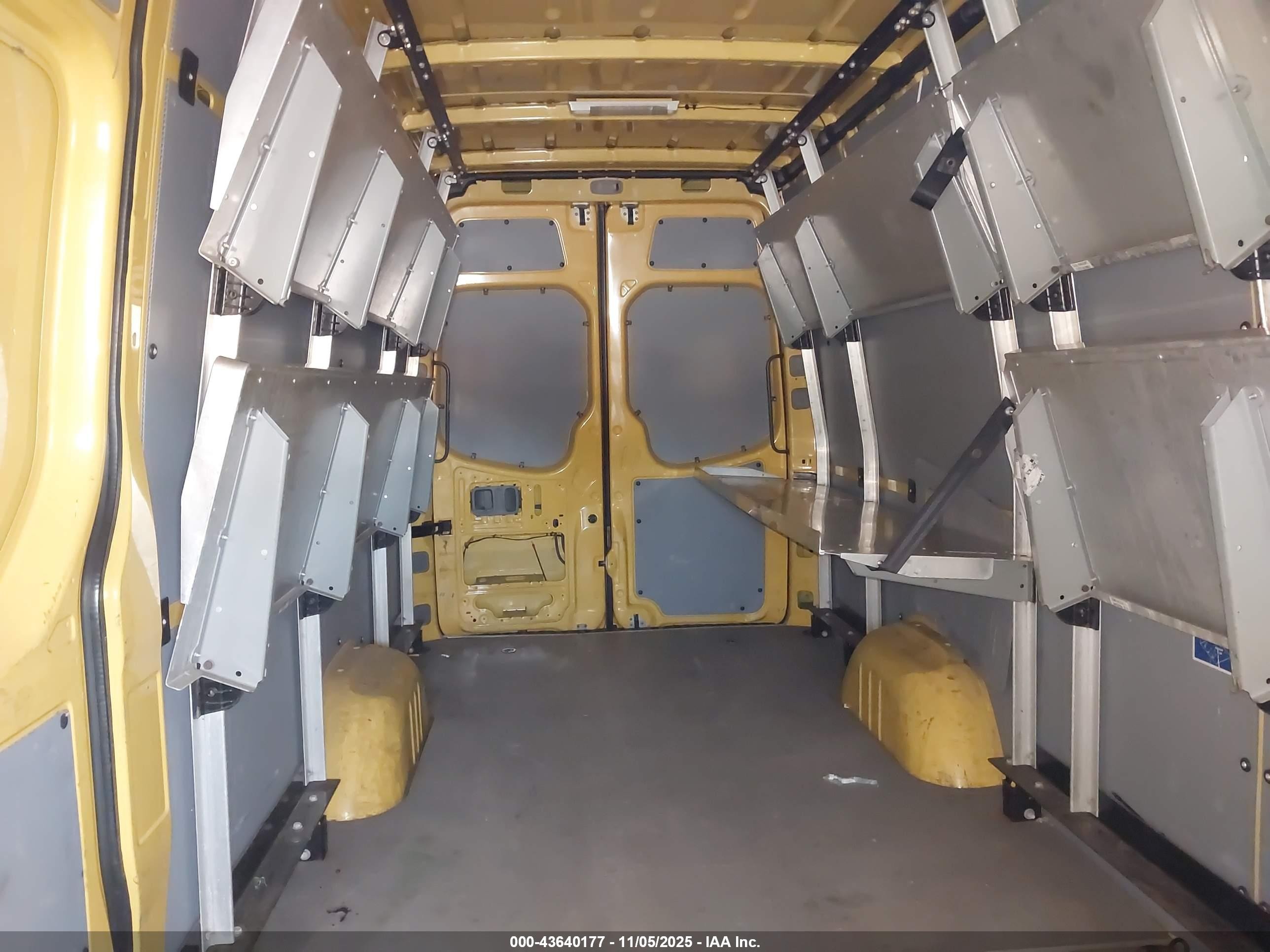 2014 Freightliner Sprinter 2500 High  Roof Желтый vin: WDYPE8DB7E5851964