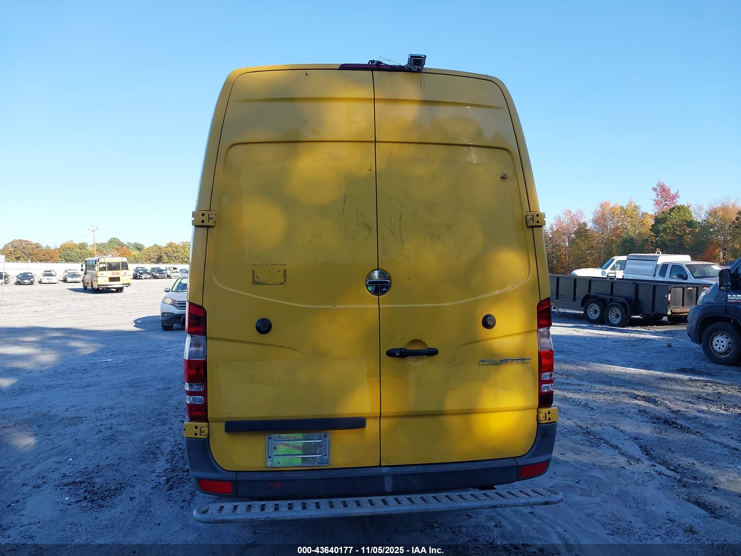 2014 Freightliner Sprinter 2500 High  Roof Желтый vin: WDYPE8DB7E5851964