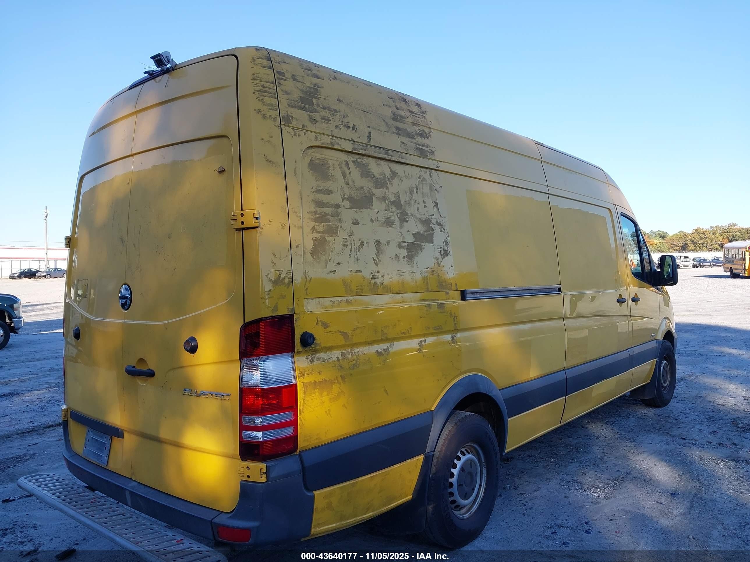 2014 Freightliner Sprinter 2500 High  Roof Желтый vin: WDYPE8DB7E5851964