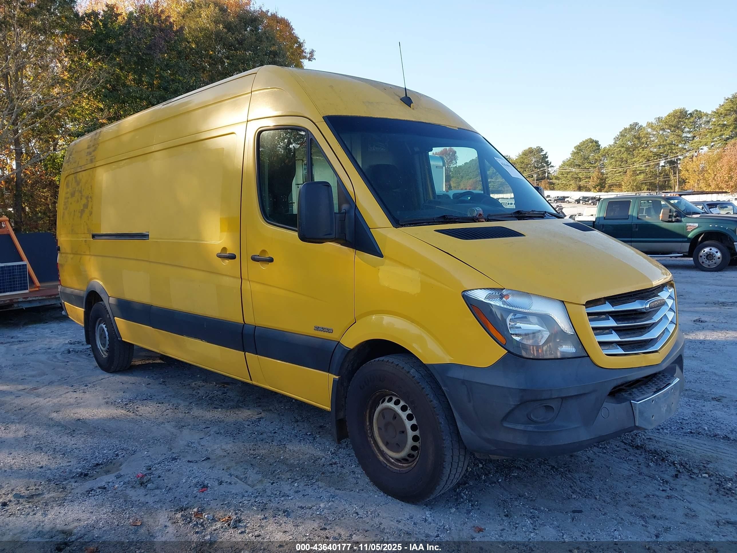 2014 Freightliner Sprinter 2500 High  Roof Желтый vin: WDYPE8DB7E5851964