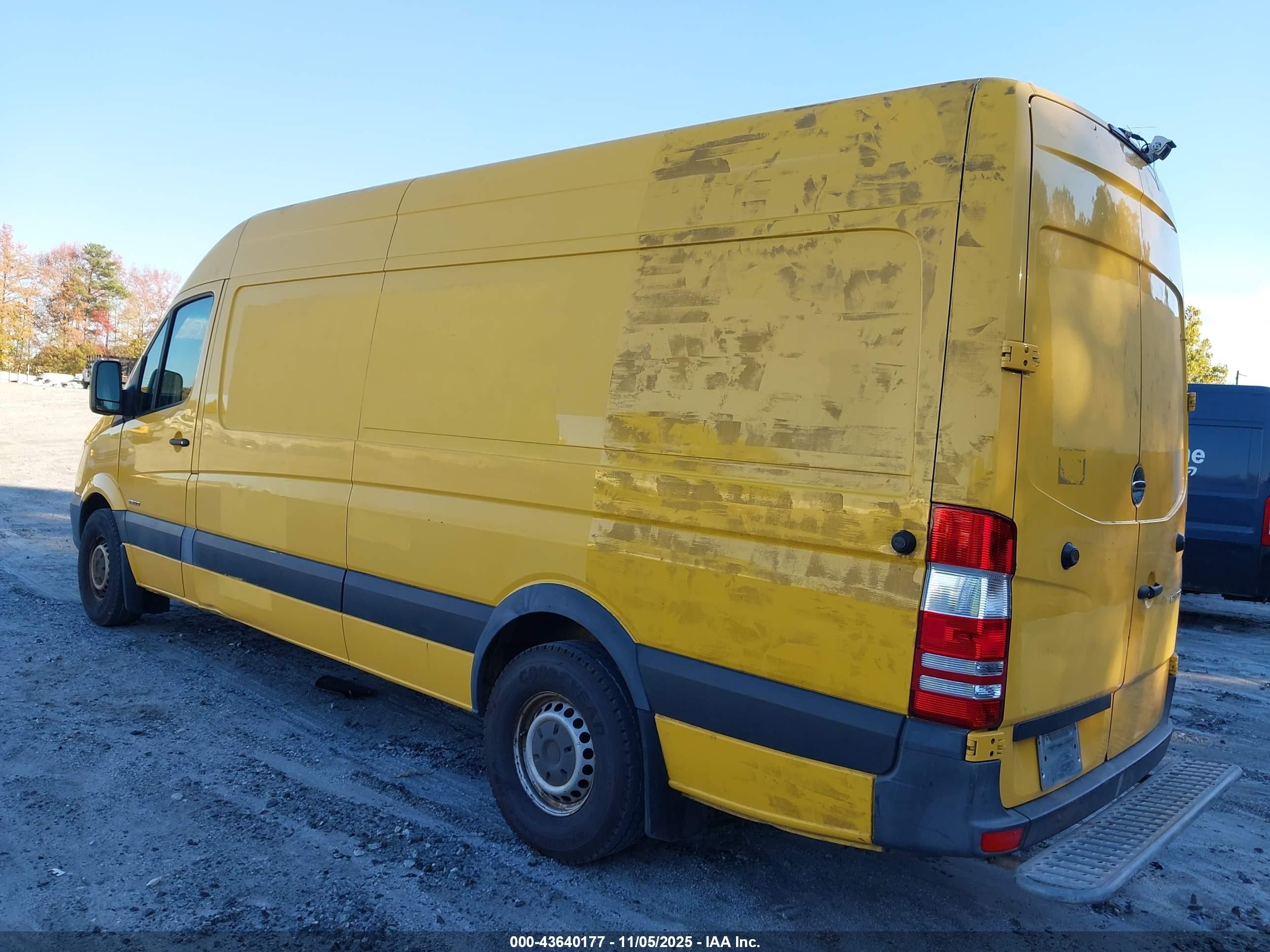 2014 Freightliner Sprinter 2500 High  Roof Желтый vin: WDYPE8DB7E5851964