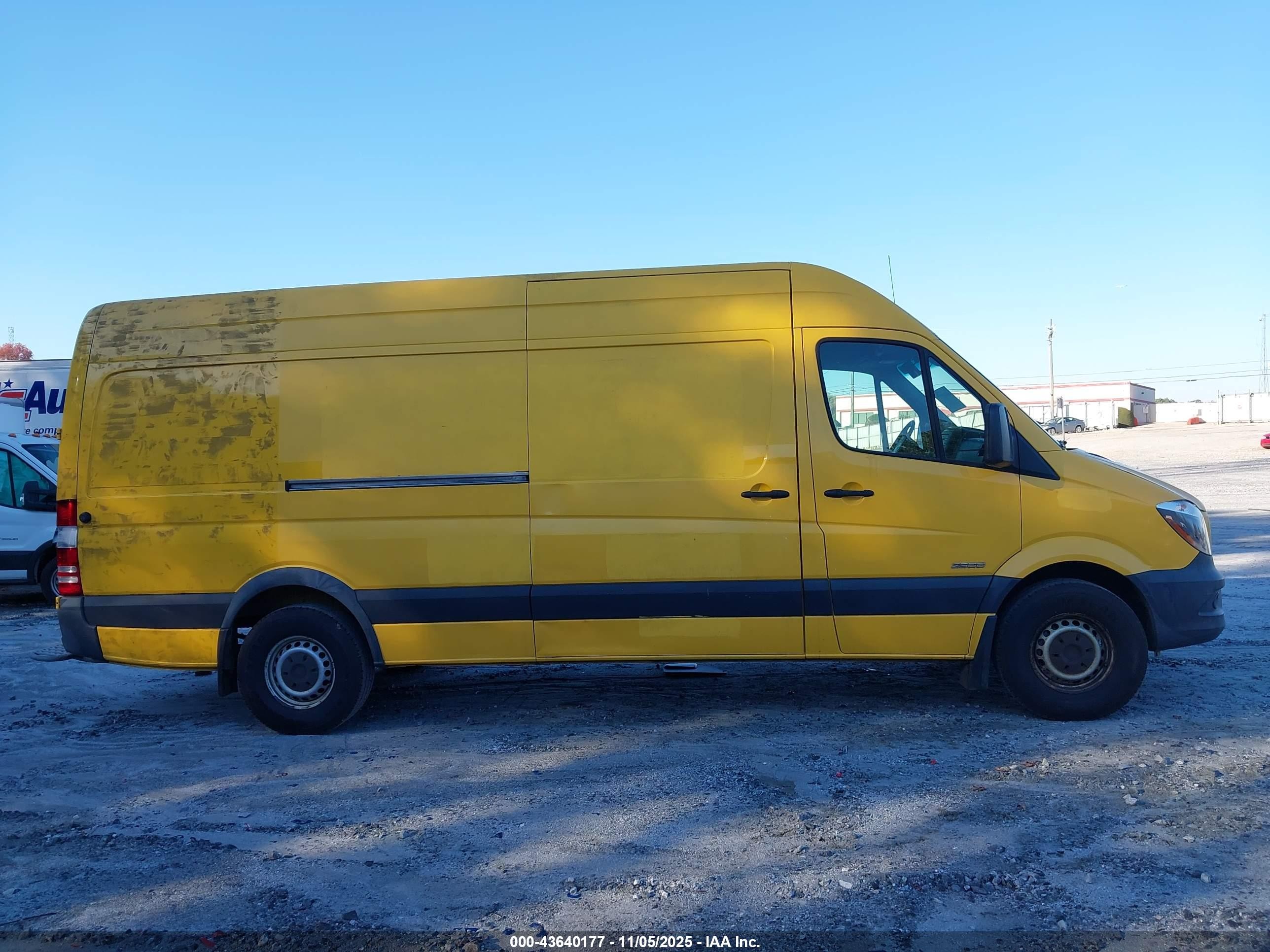 2014 Freightliner Sprinter 2500 High  Roof Желтый vin: WDYPE8DB7E5851964