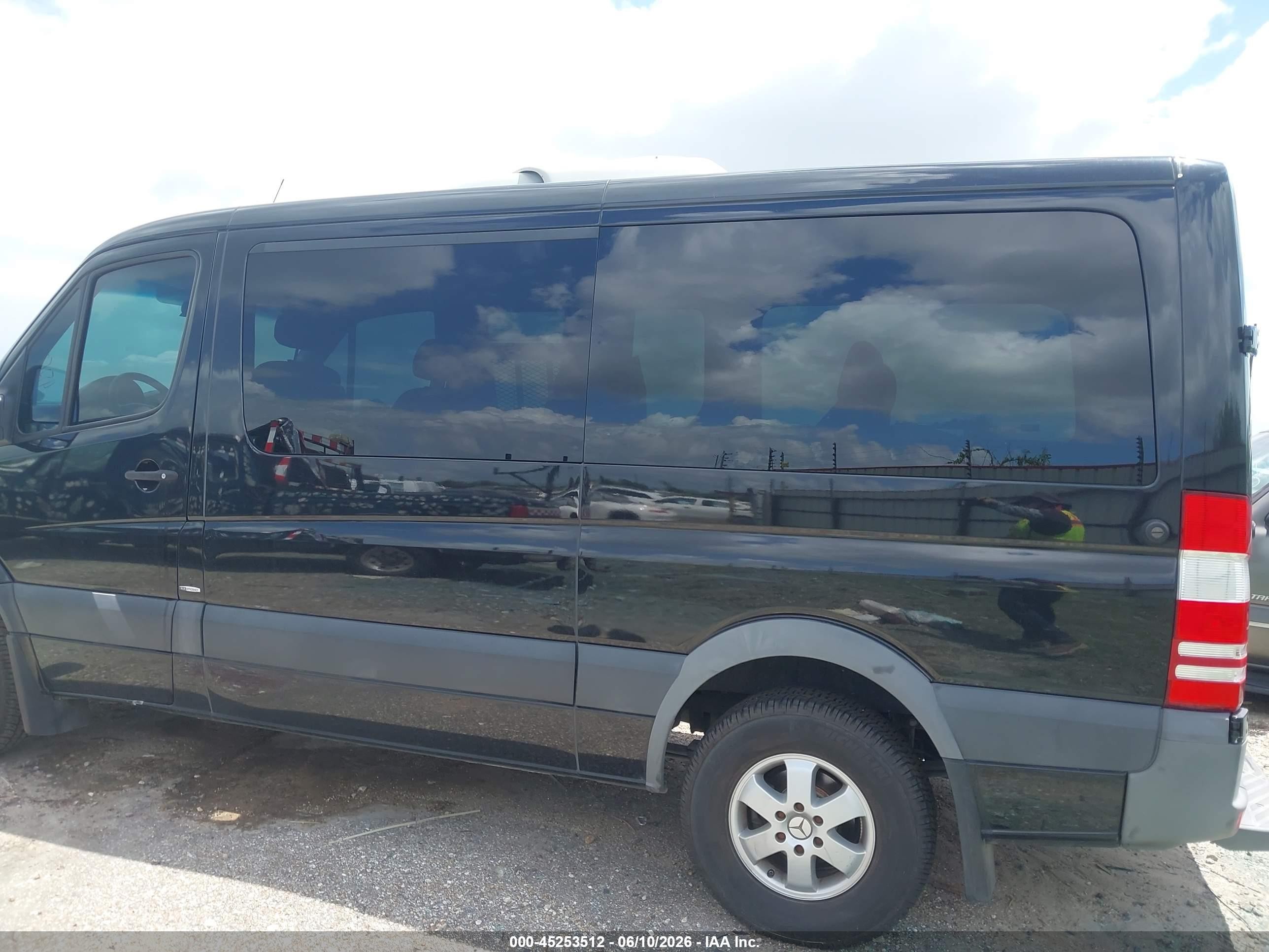 2014 Mercedes-benz Sprinter 2500 Normal Roof Черный vin: WDZPE7DC2E5852082
