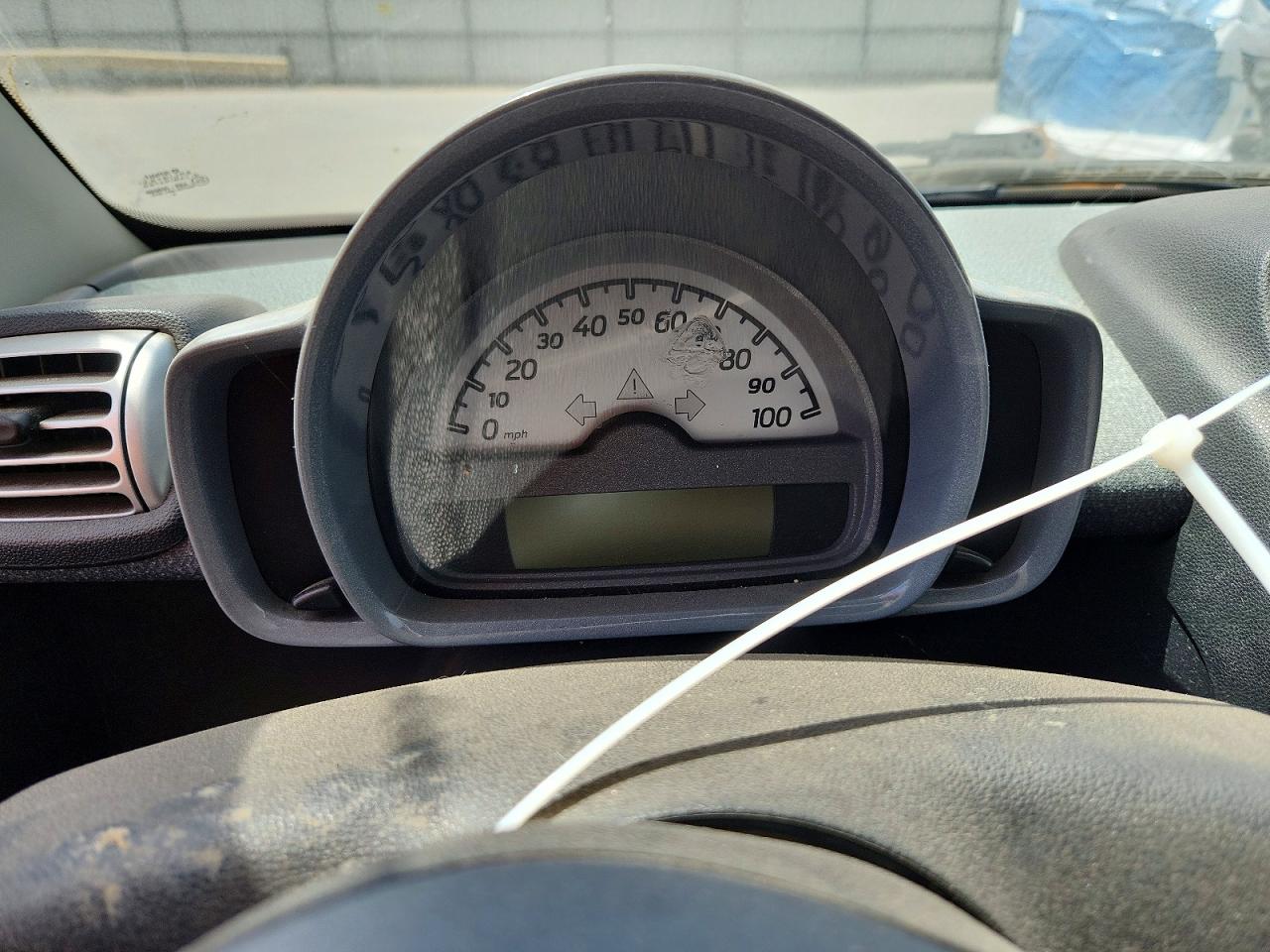 2009 Smart Fortwo Pure Red vin: WMEEJ31X09K223531