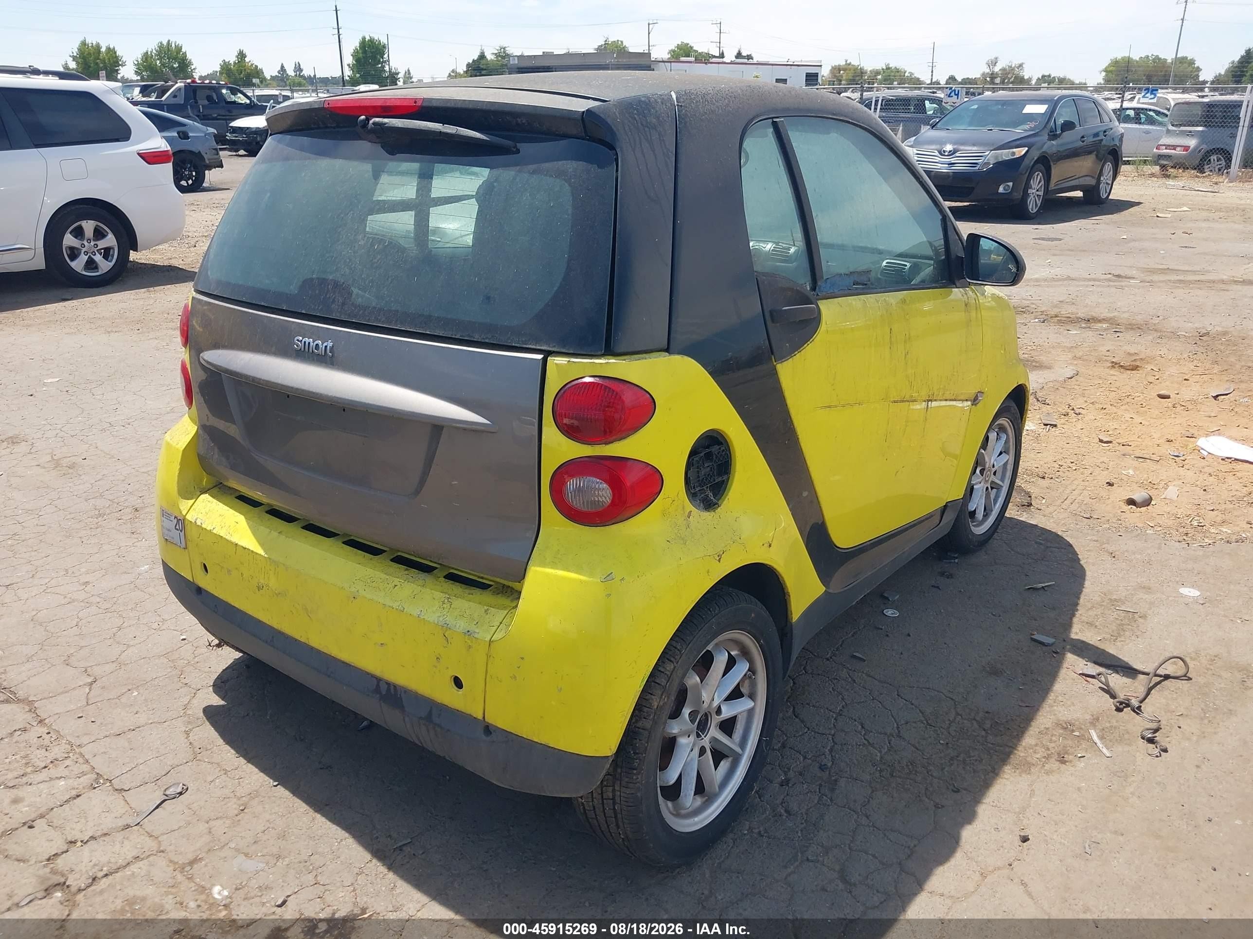 2008 Smart Fortwo Passion/pure Yellow vin: WMEEJ31X18K203030