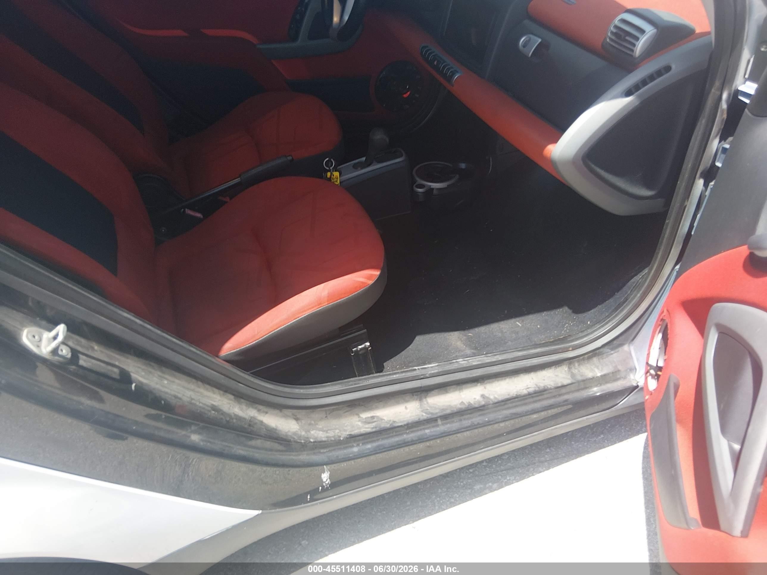 2008 Smart Fortwo Passion/pure White vin: WMEEJ31X28K149284