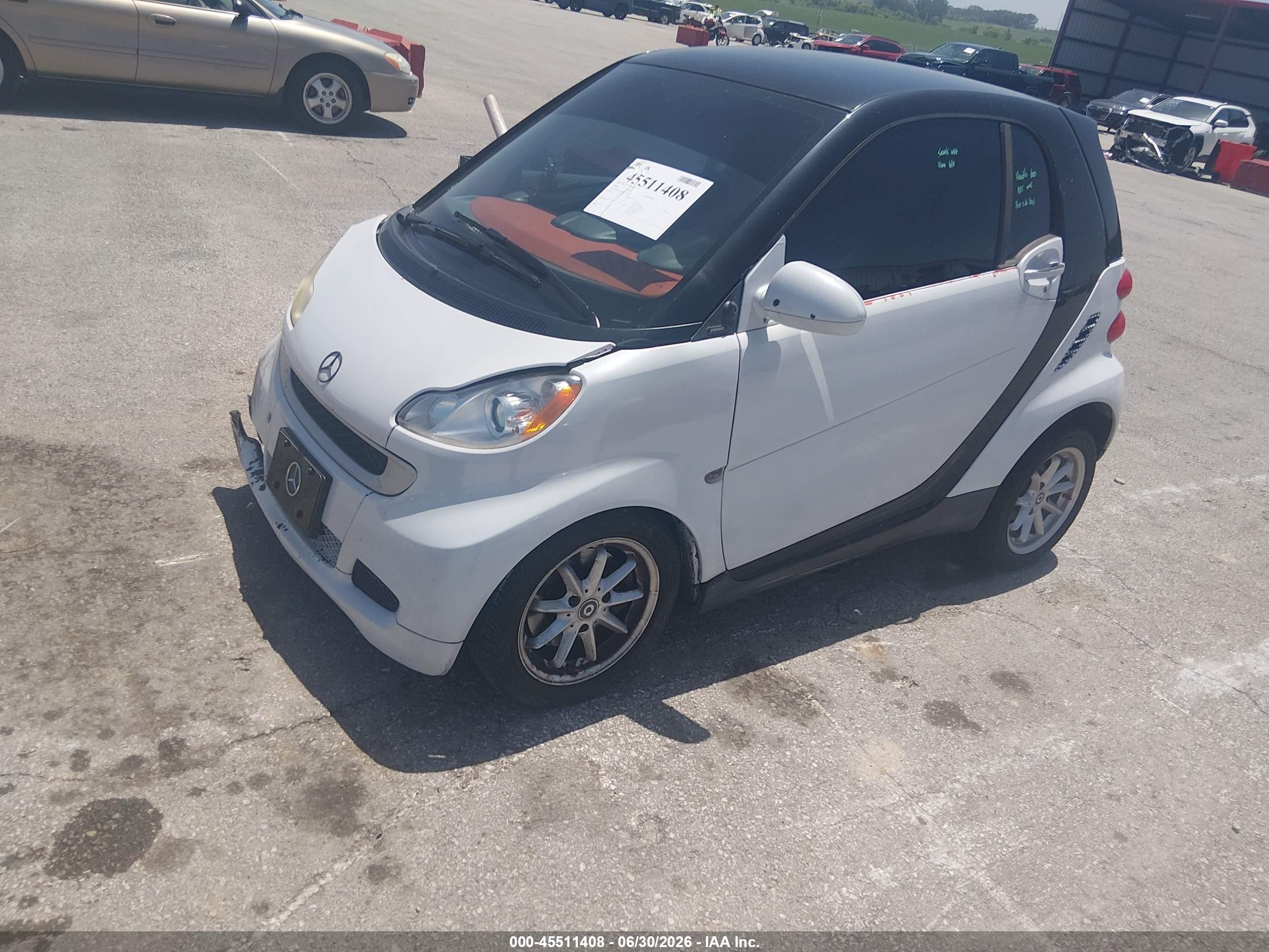 2008 Smart Fortwo Passion/pure White vin: WMEEJ31X28K149284