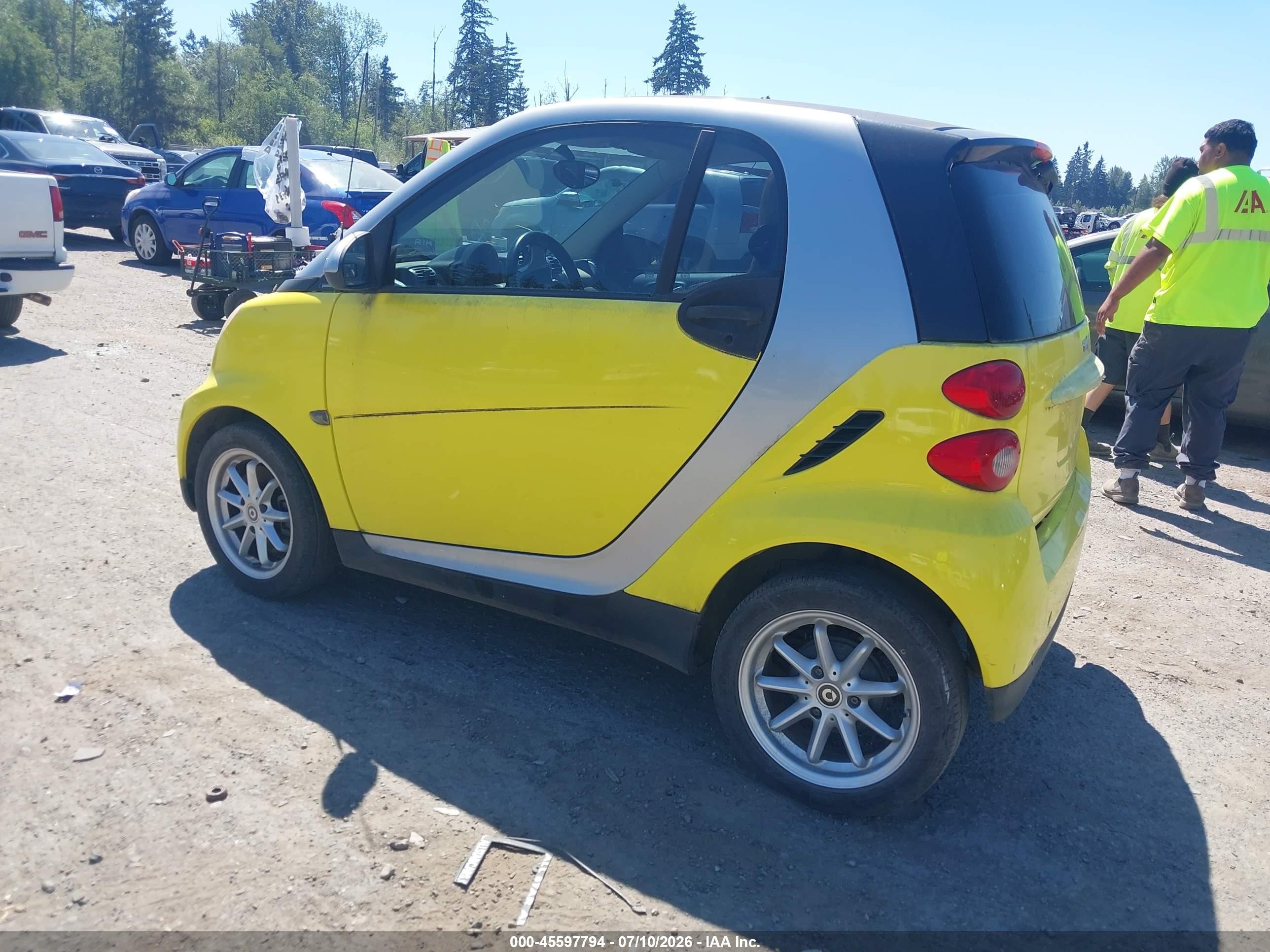 2008 Smart Fortwo Passion/pure Yellow vin: WMEEJ31X38K121896