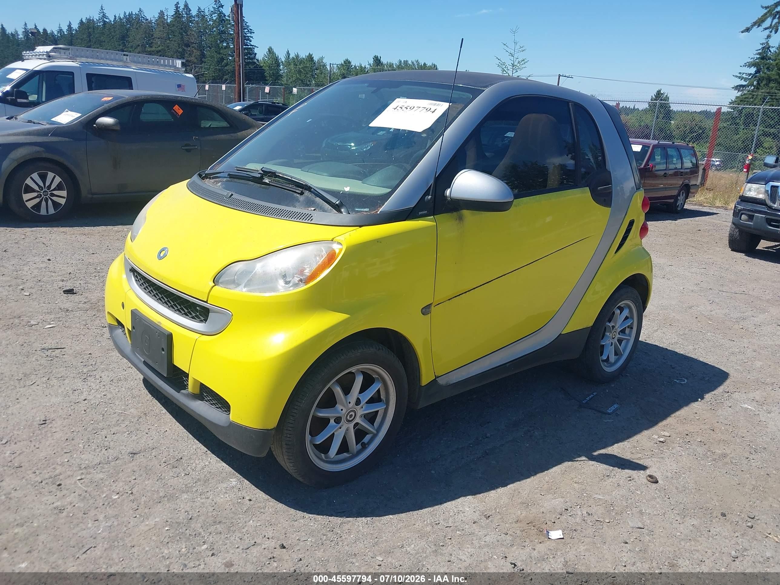 2008 Smart Fortwo Passion/pure Yellow vin: WMEEJ31X38K121896