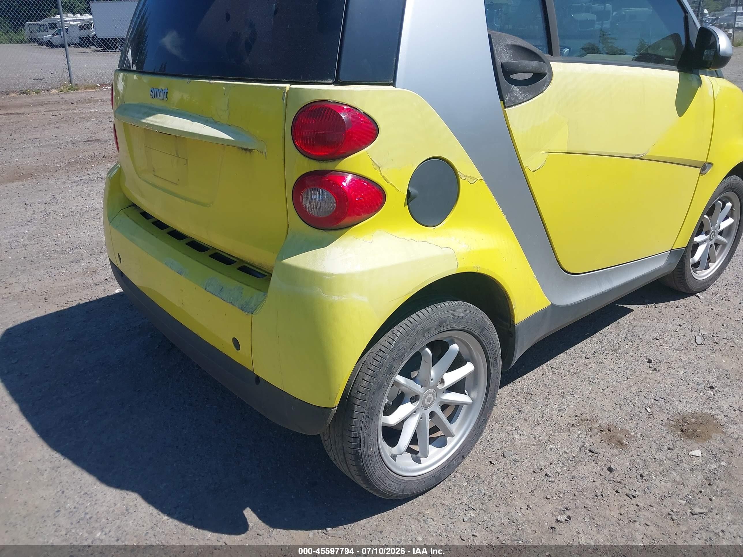 2008 Smart Fortwo Passion/pure Yellow vin: WMEEJ31X38K121896