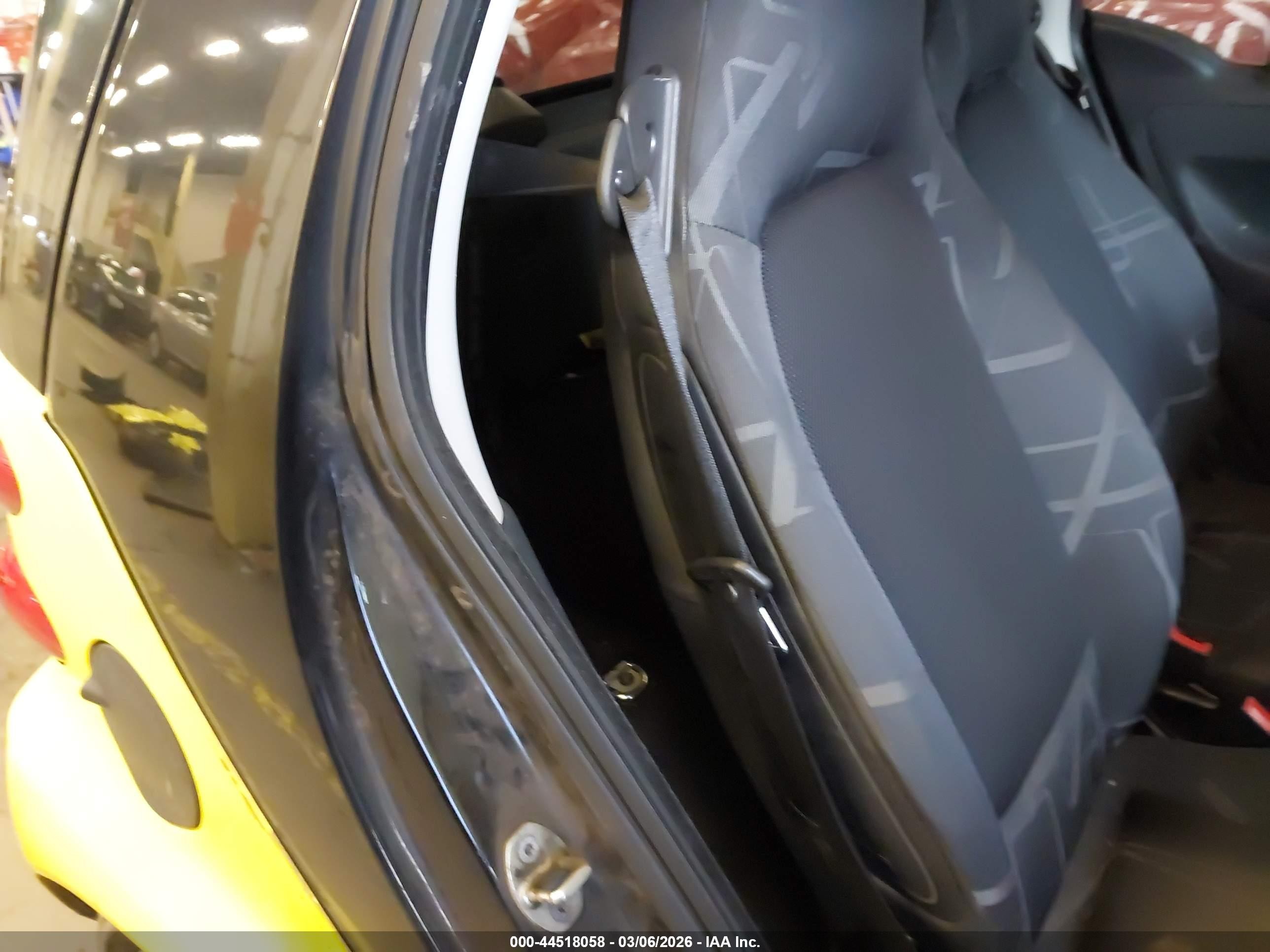 2008 Smart Fortwo Passion/pure Желтый vin: WMEEJ31X58K202933
