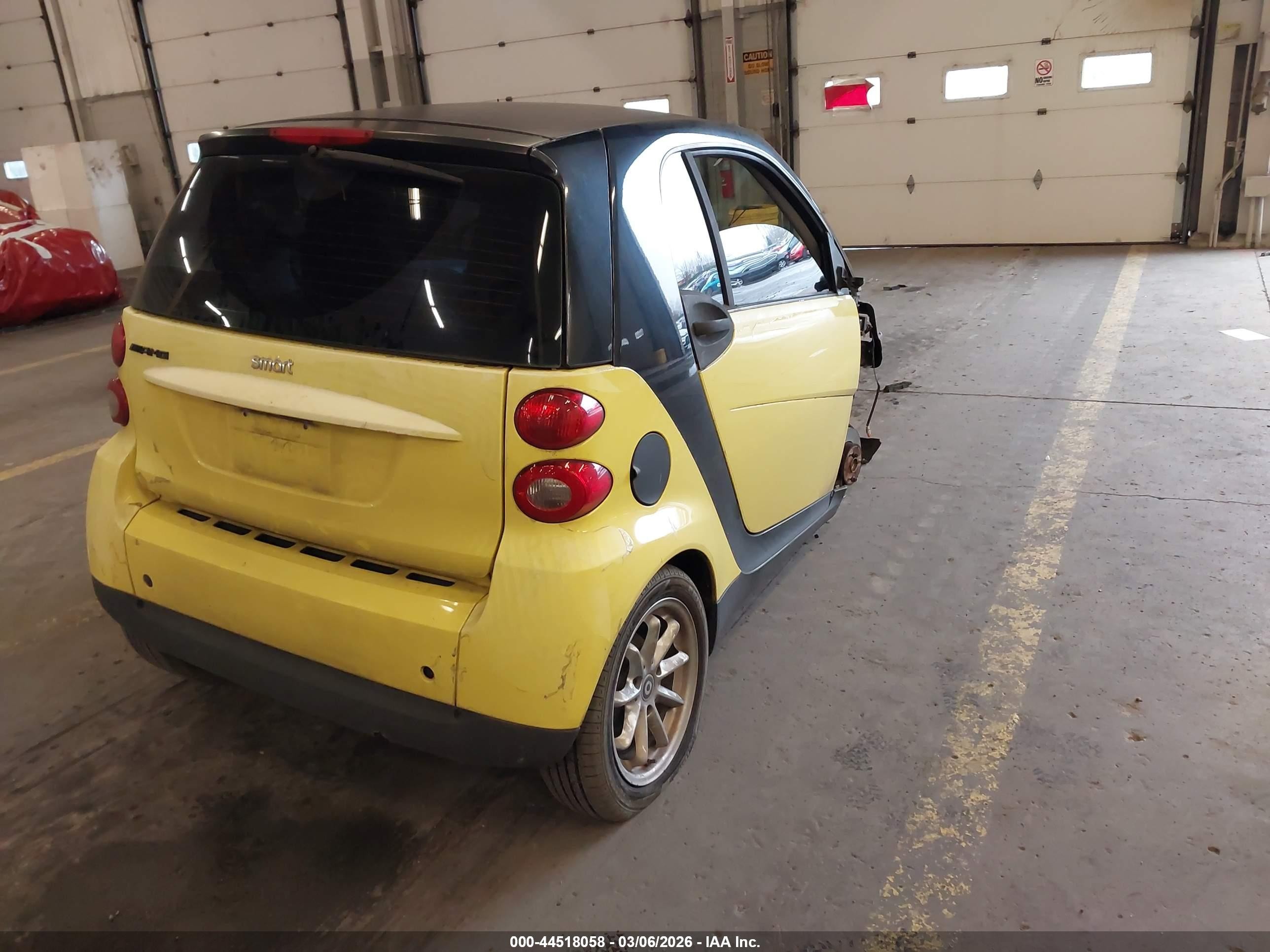 2008 Smart Fortwo Passion/pure Желтый vin: WMEEJ31X58K202933