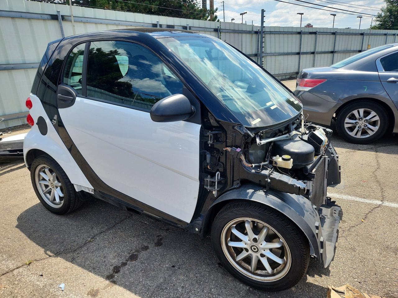 2009 Smart Fortwo Pure White vin: WMEEJ31X59K216963