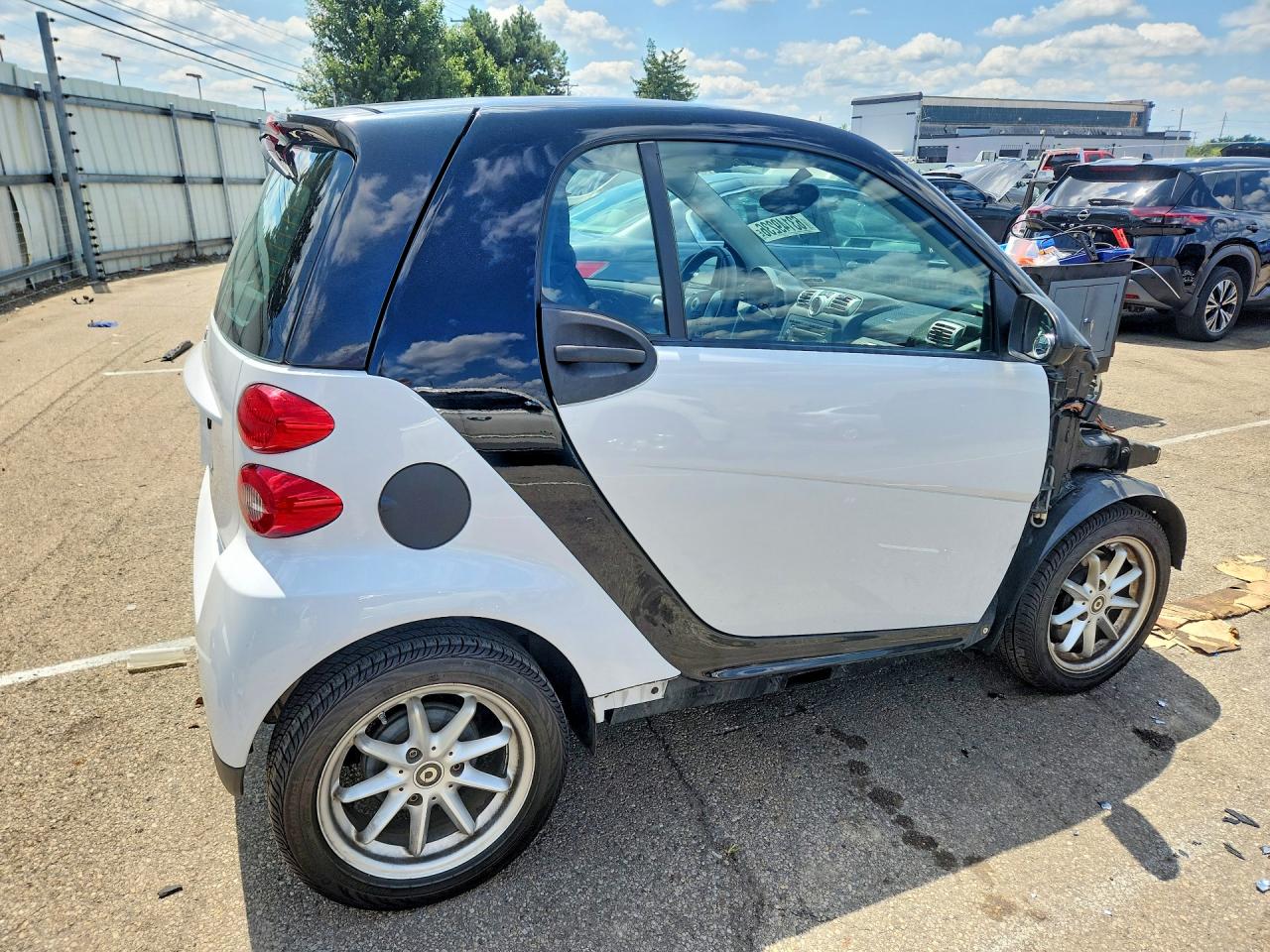 2009 Smart Fortwo Pure White vin: WMEEJ31X59K216963