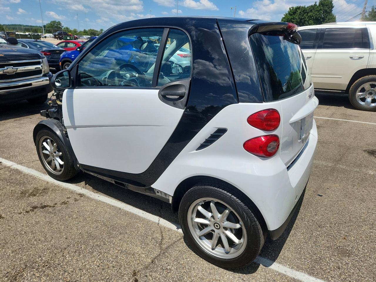 2009 Smart Fortwo Pure White vin: WMEEJ31X59K216963