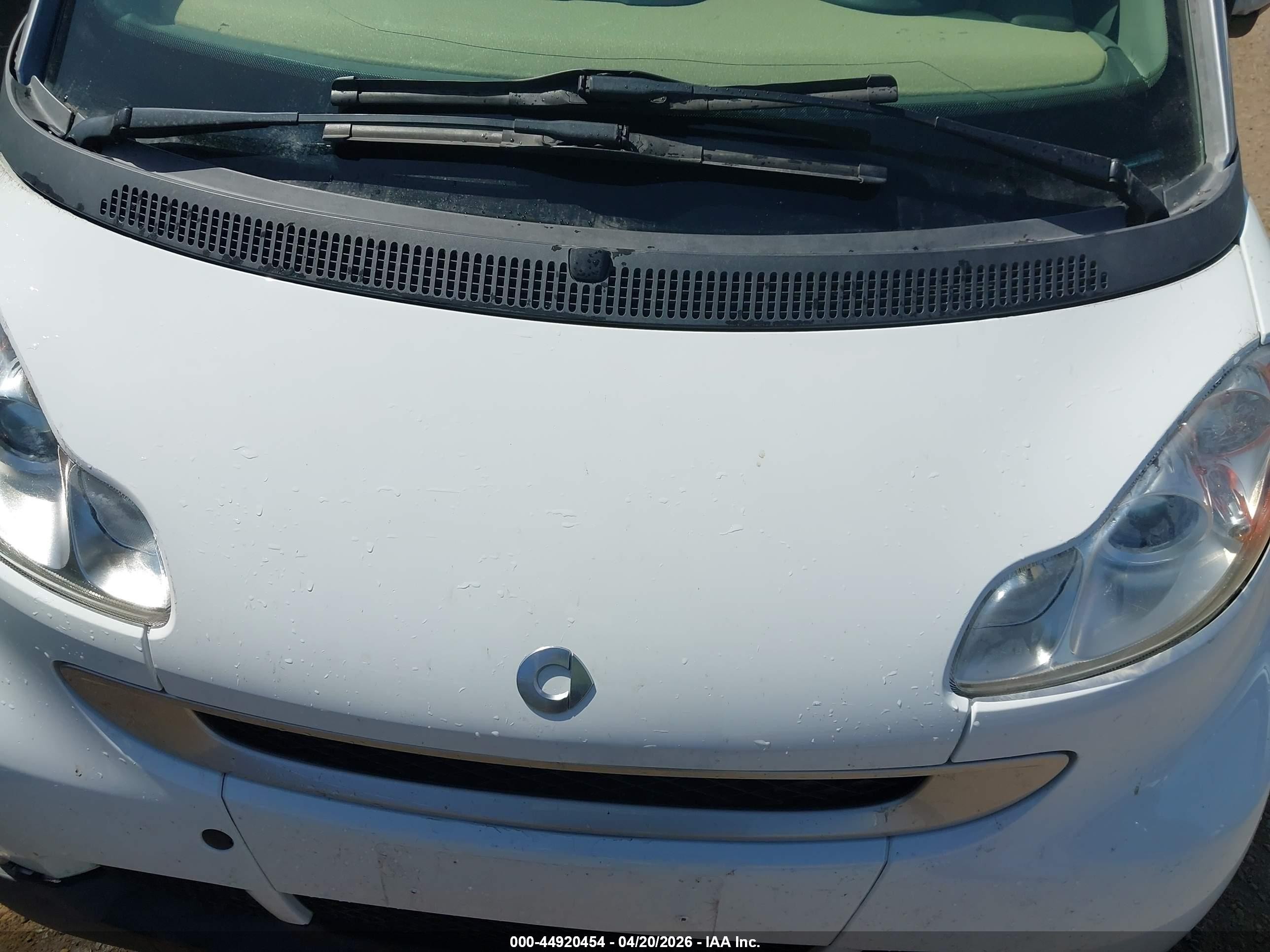 2008 Smart Fortwo Passion/pure White vin: WMEEJ31X68K181848