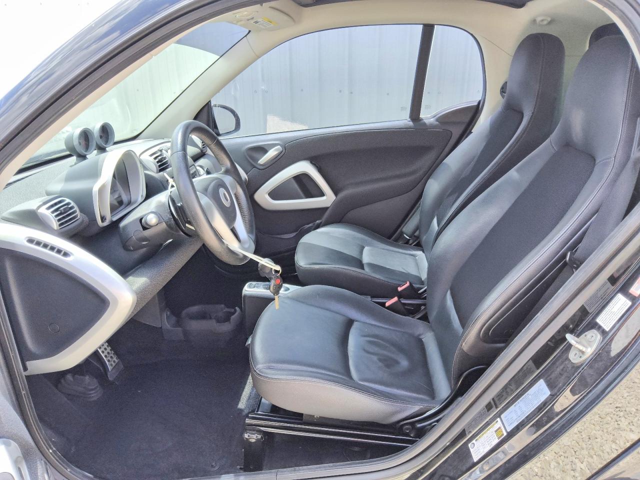 2009 Smart Fortwo Pure Черный vin: WMEEJ31X79K233571