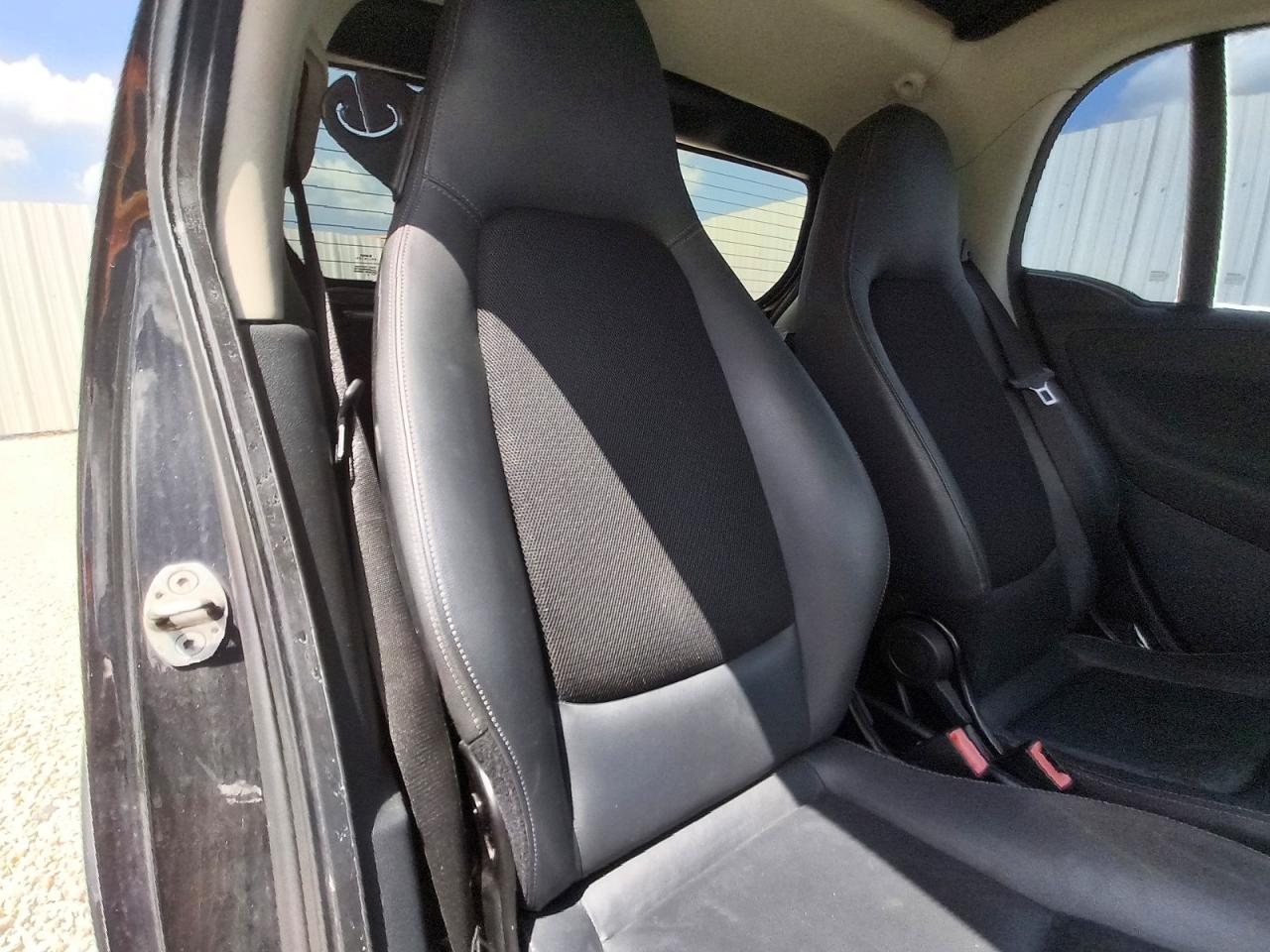 2009 Smart Fortwo Pure Черный vin: WMEEJ31X79K233571
