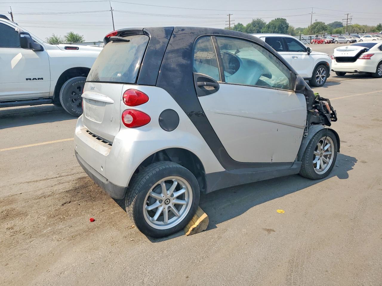 2009 Smart Fortwo Pure Silver vin: WMEEJ31X99K245883