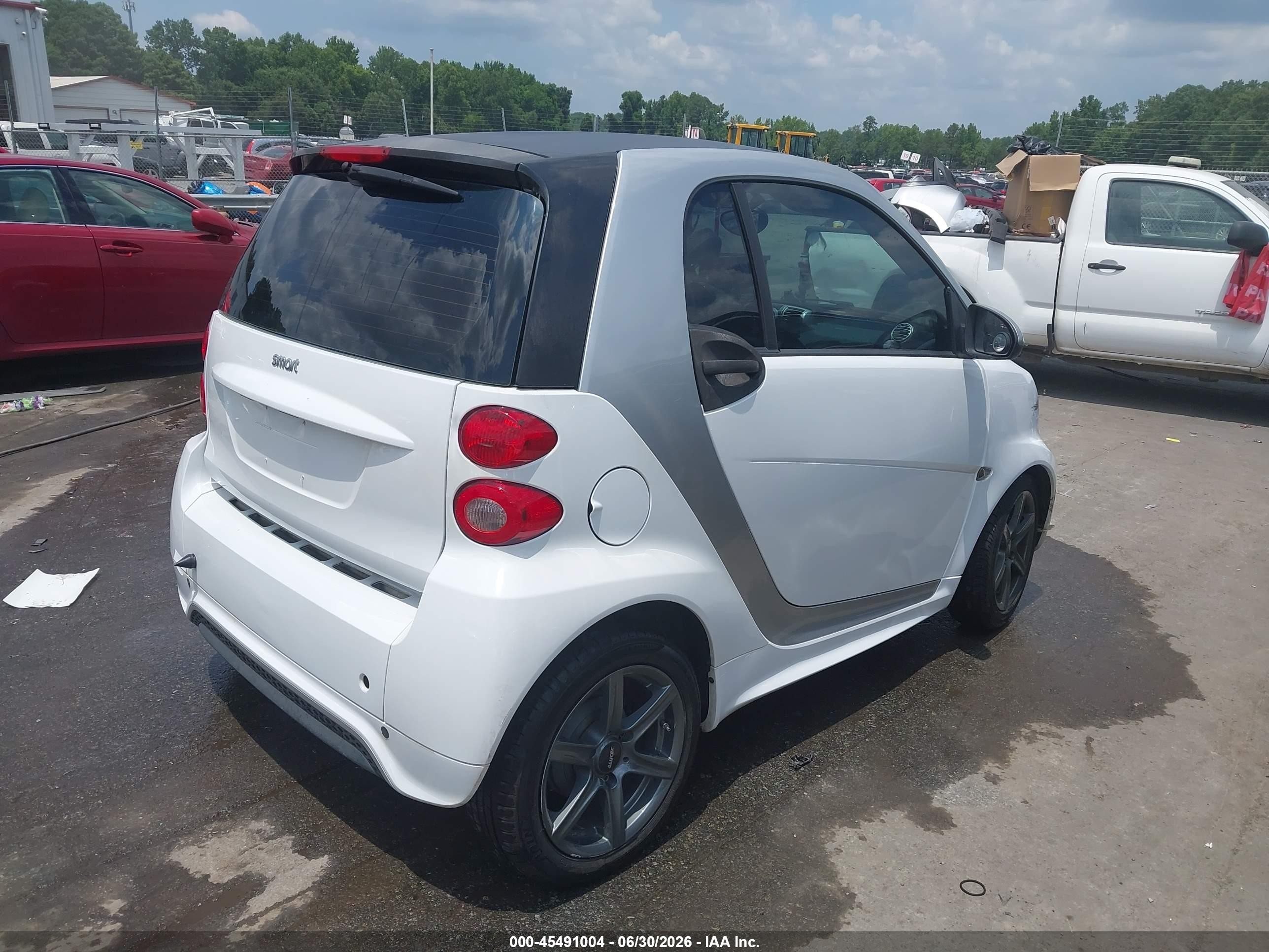 2015 Smart Fortwo Pure Белый vin: WMEEJ3BA0FK813475