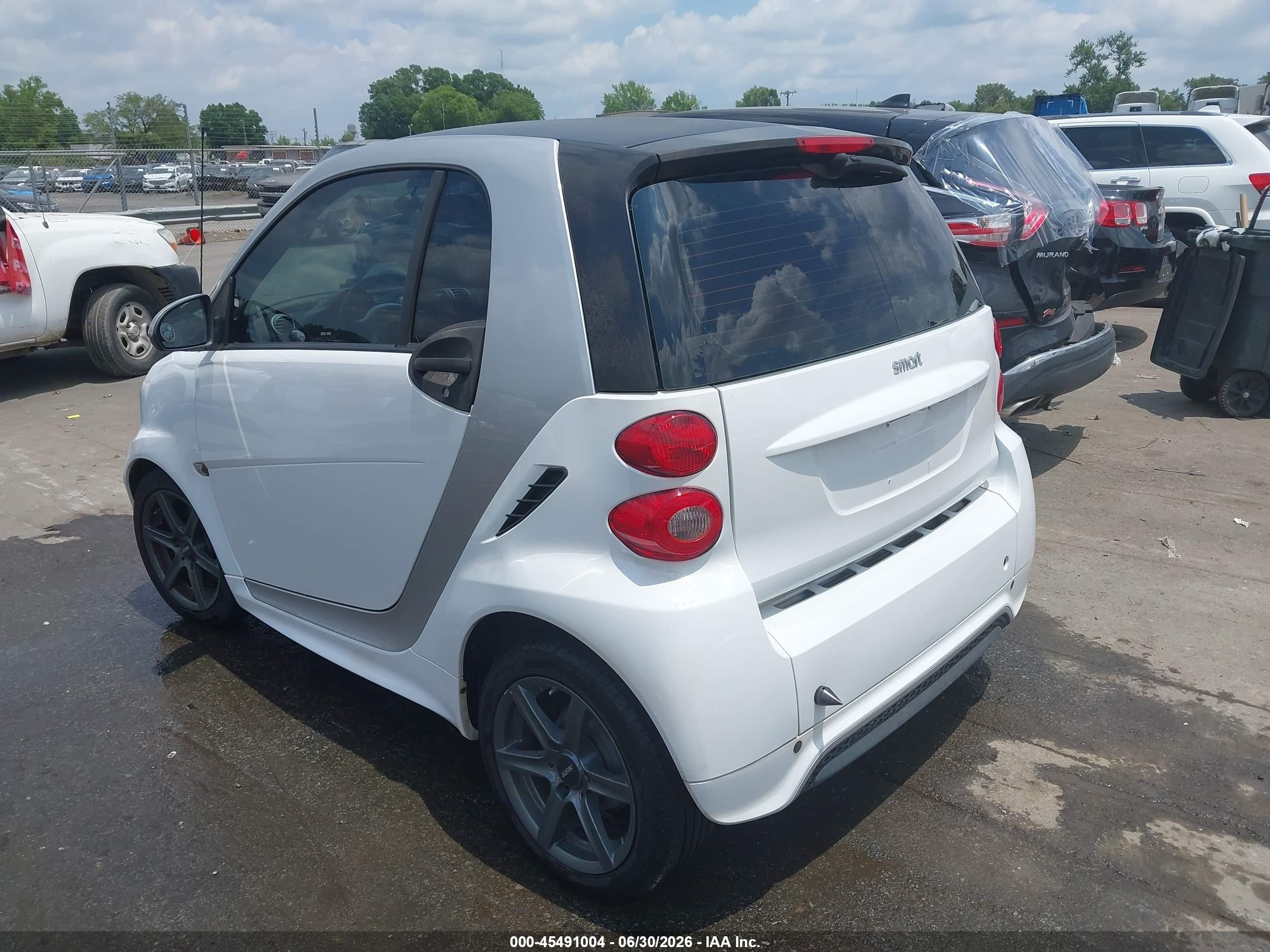 2015 Smart Fortwo Pure Белый vin: WMEEJ3BA0FK813475