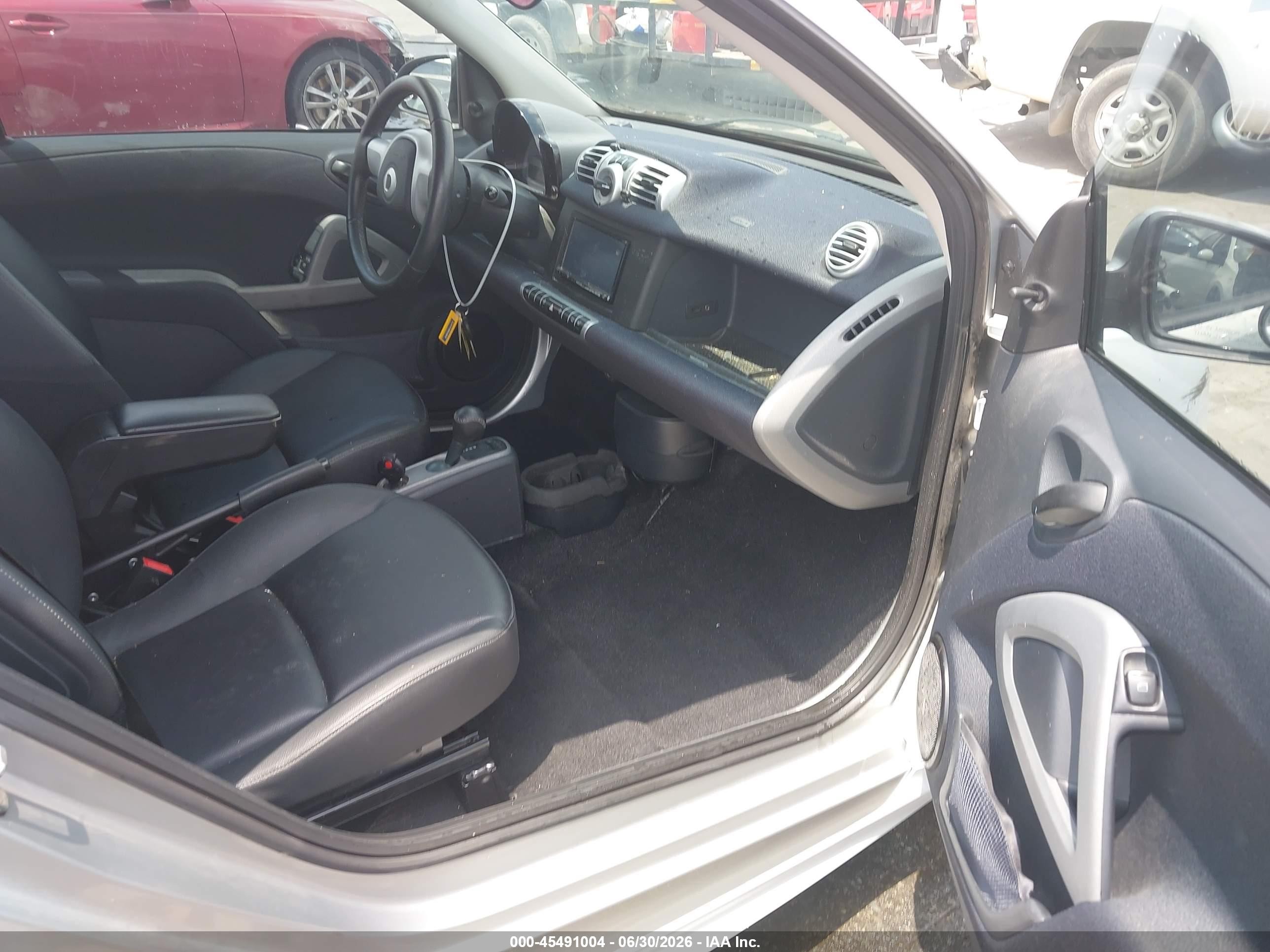 2015 Smart Fortwo Pure Белый vin: WMEEJ3BA0FK813475