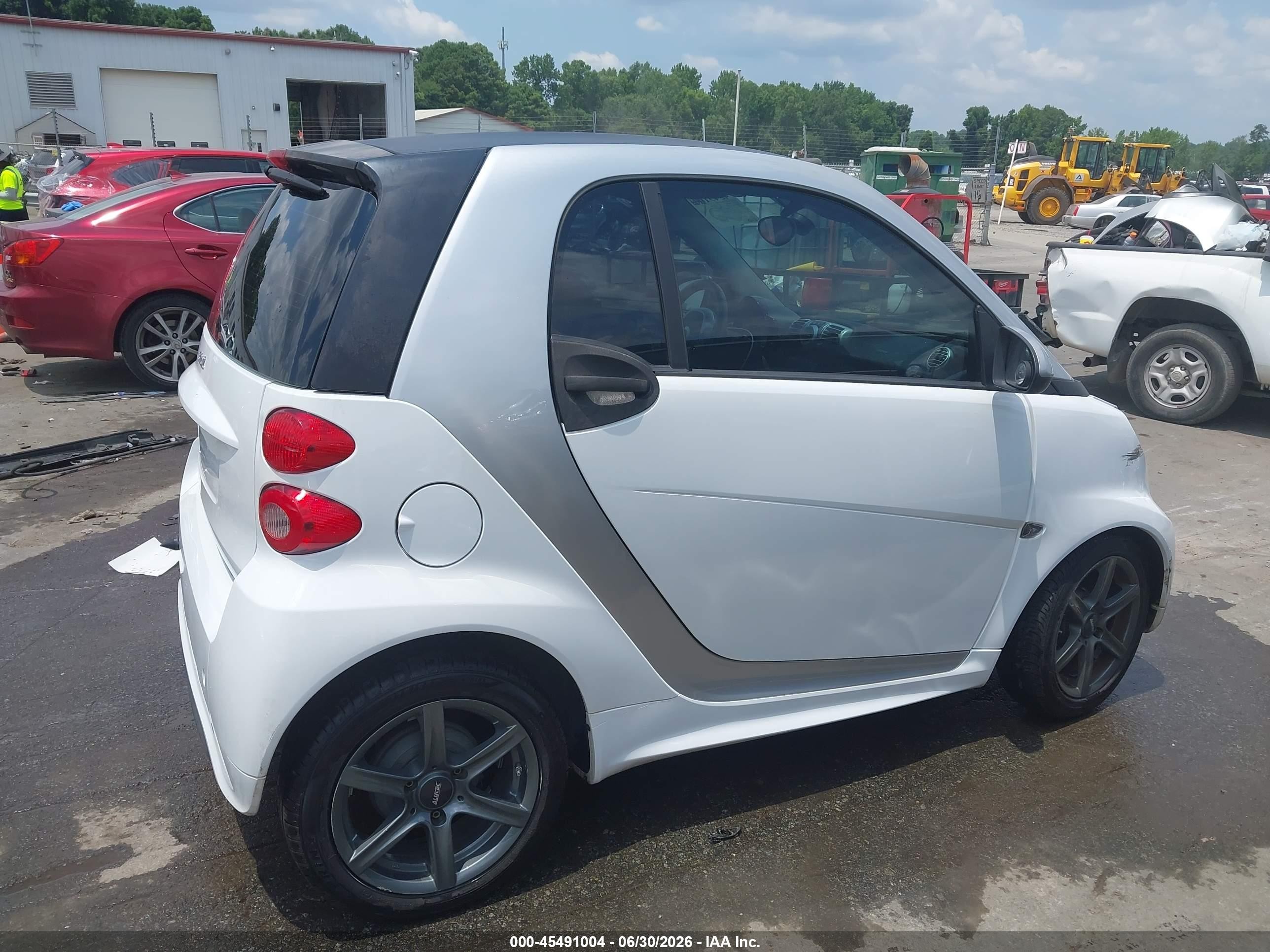 2015 Smart Fortwo Pure Белый vin: WMEEJ3BA0FK813475