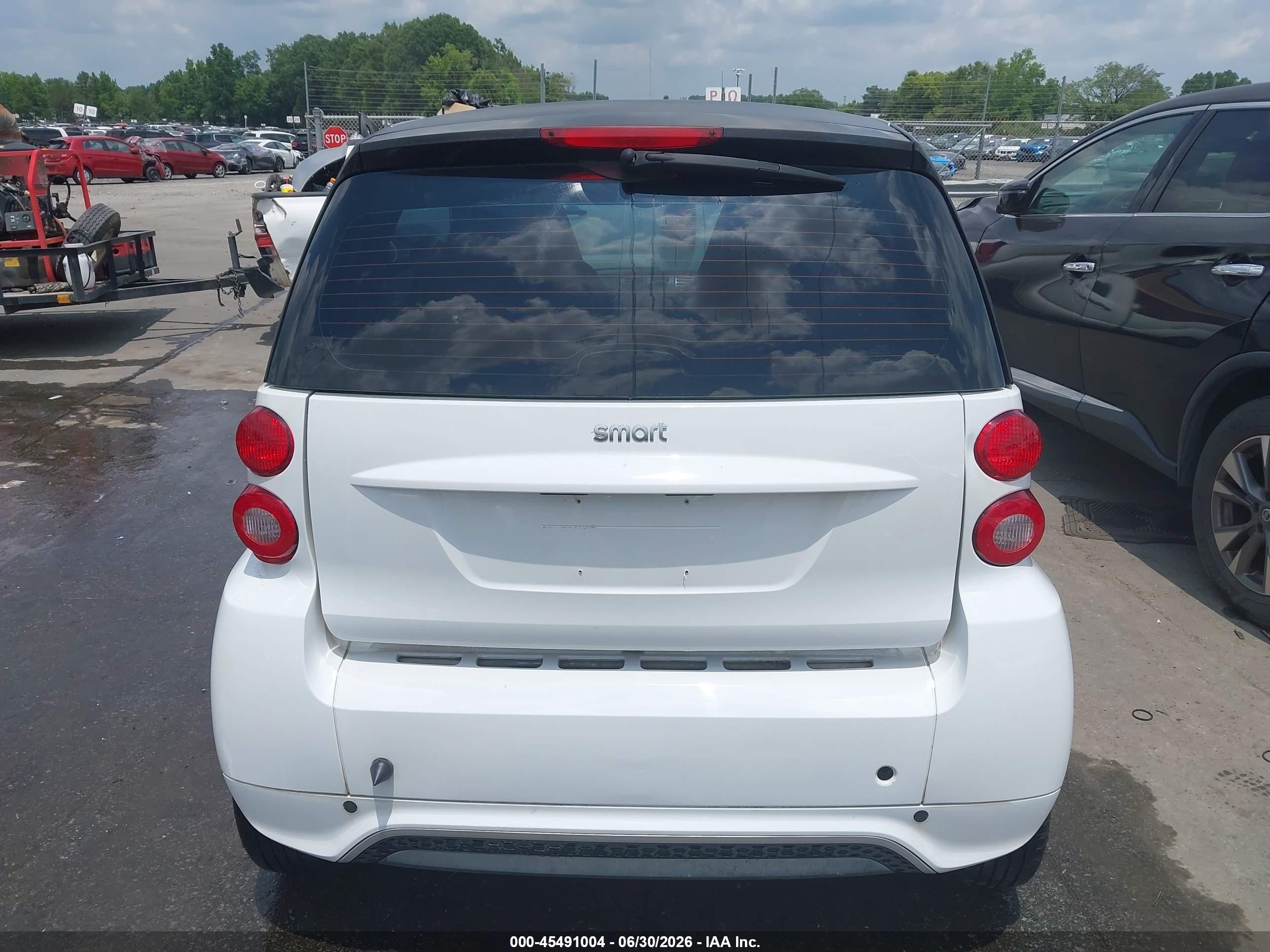 2015 Smart Fortwo Pure Белый vin: WMEEJ3BA0FK813475