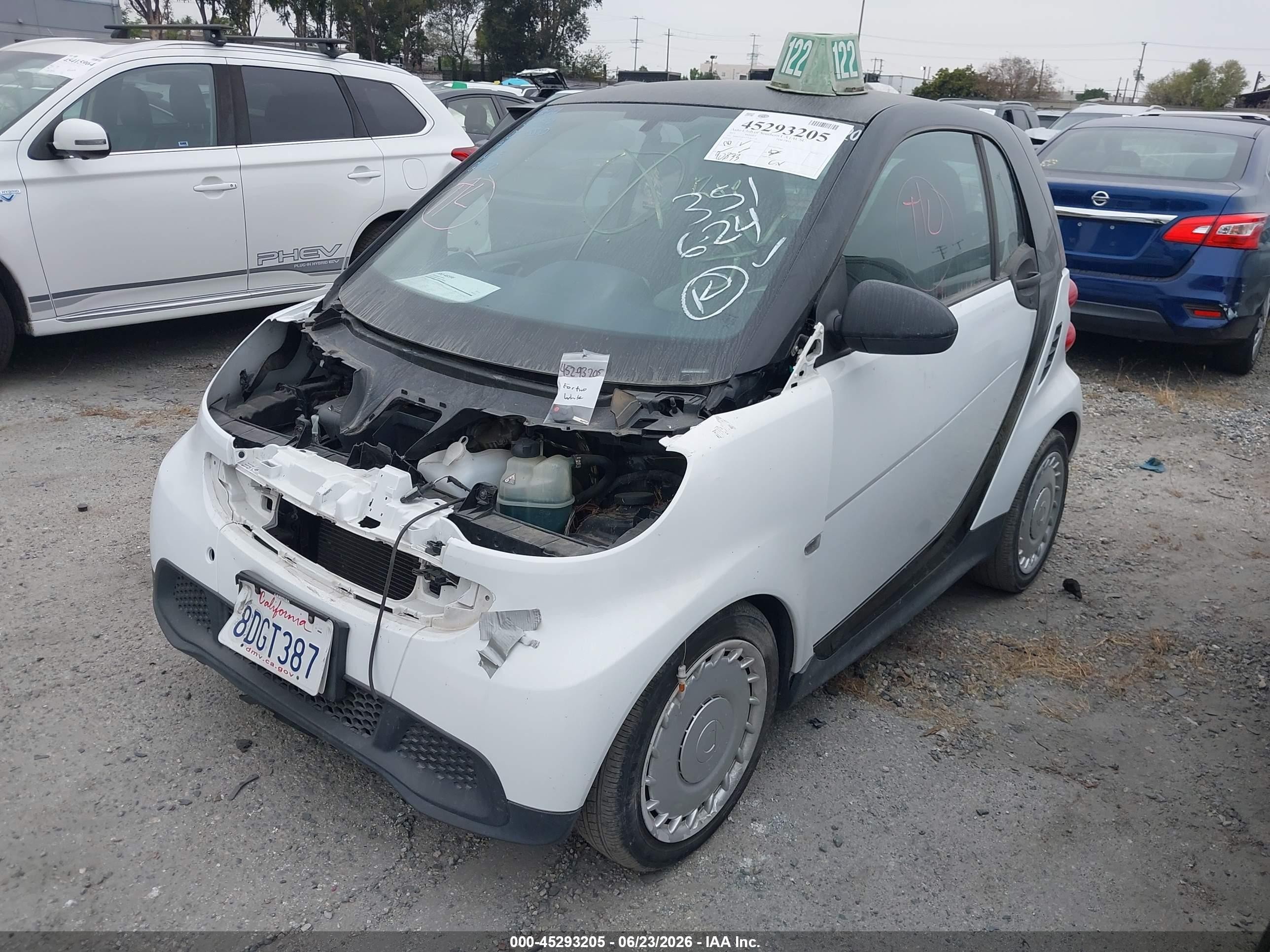 2015 Smart Fortwo Pure Белый vin: WMEEJ3BA1FK801710