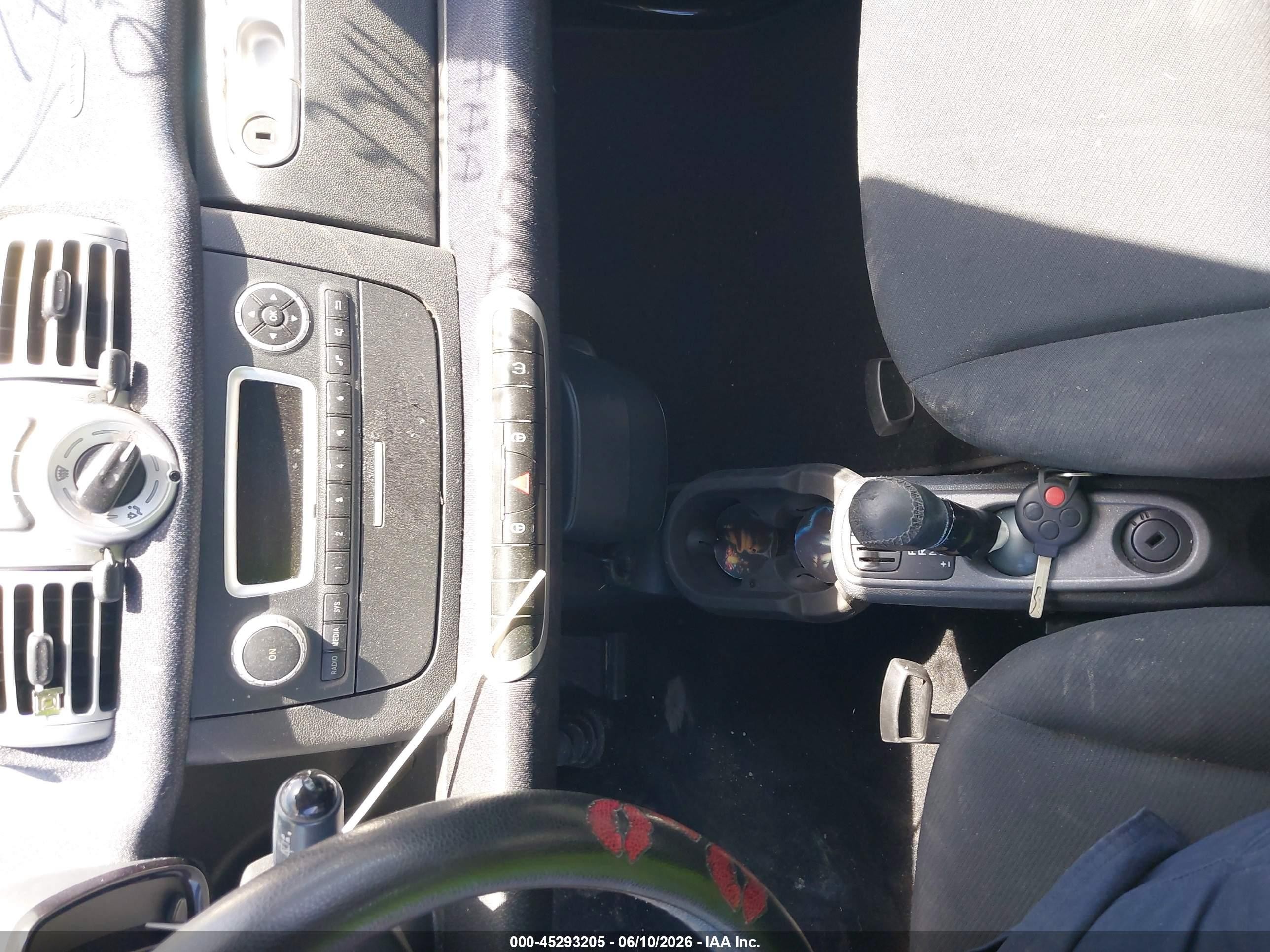 2015 Smart Fortwo Pure Белый vin: WMEEJ3BA1FK801710