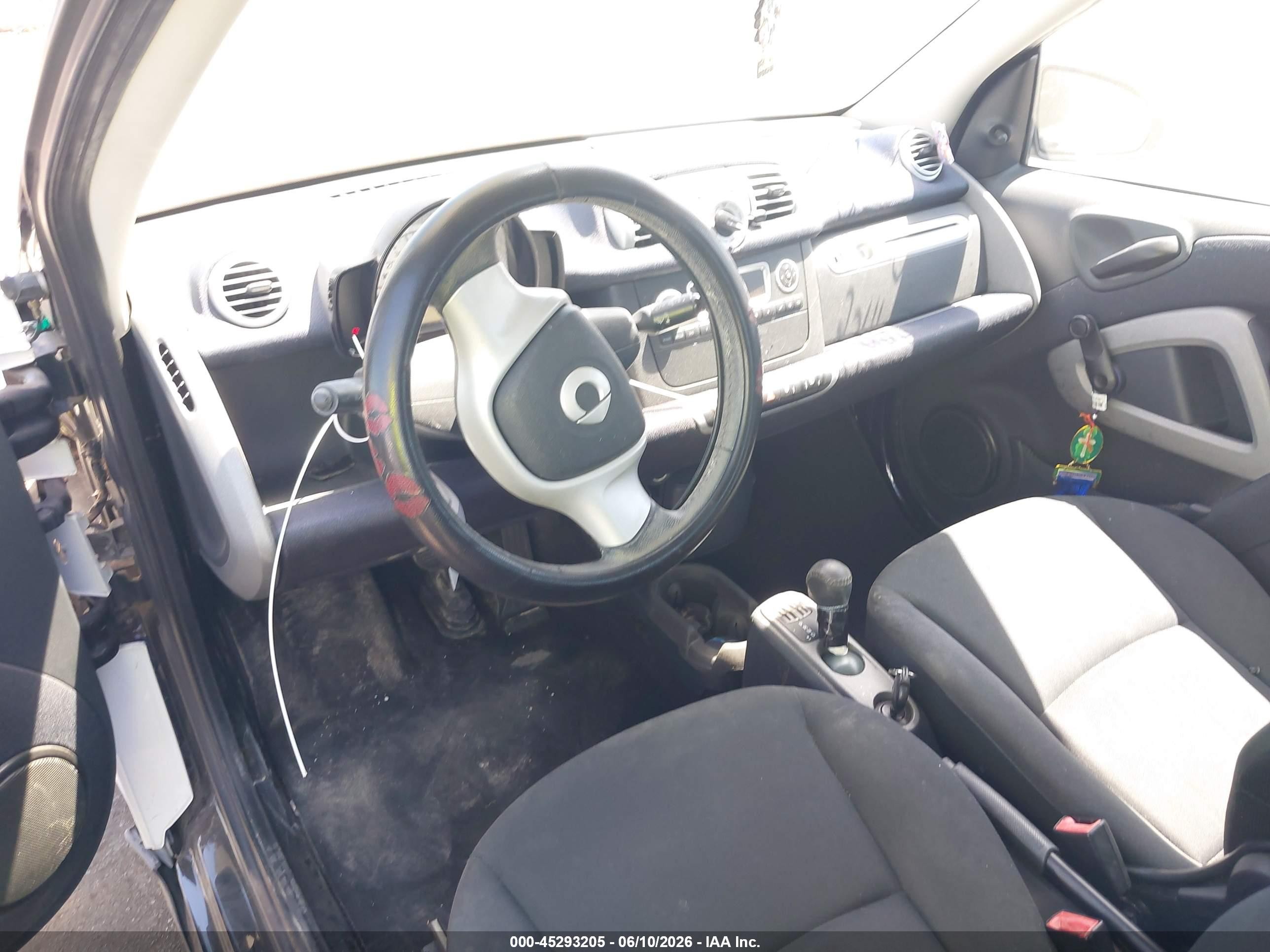 2015 Smart Fortwo Pure Белый vin: WMEEJ3BA1FK801710