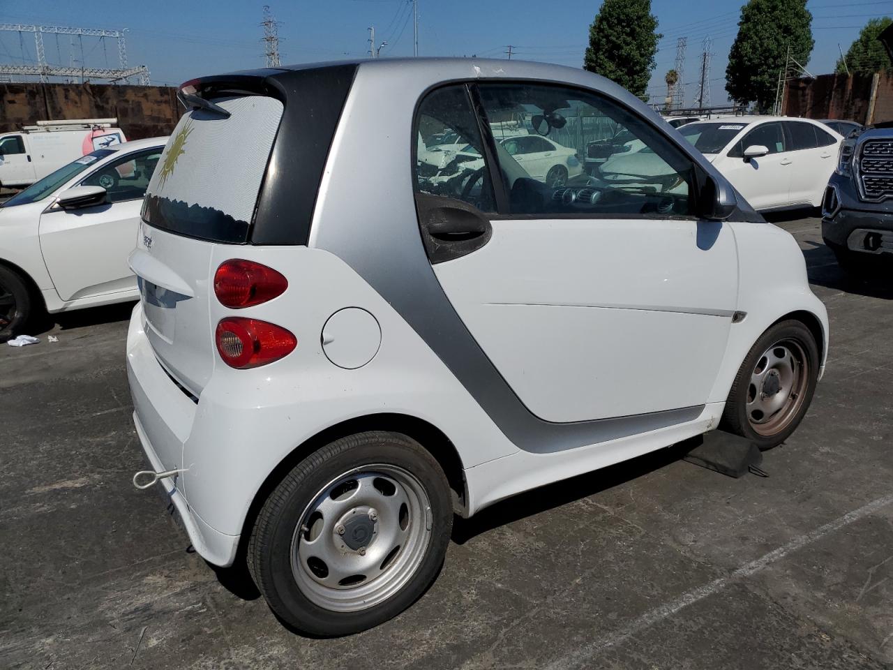 2015 Smart Fortwo Pure Белый vin: WMEEJ3BA1FK807250
