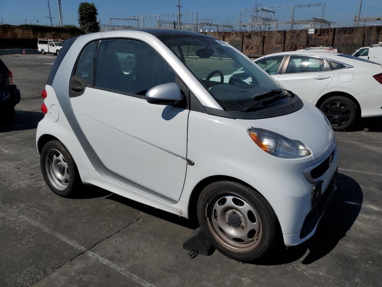 2015 Smart Fortwo Pure Белый vin: WMEEJ3BA1FK807250