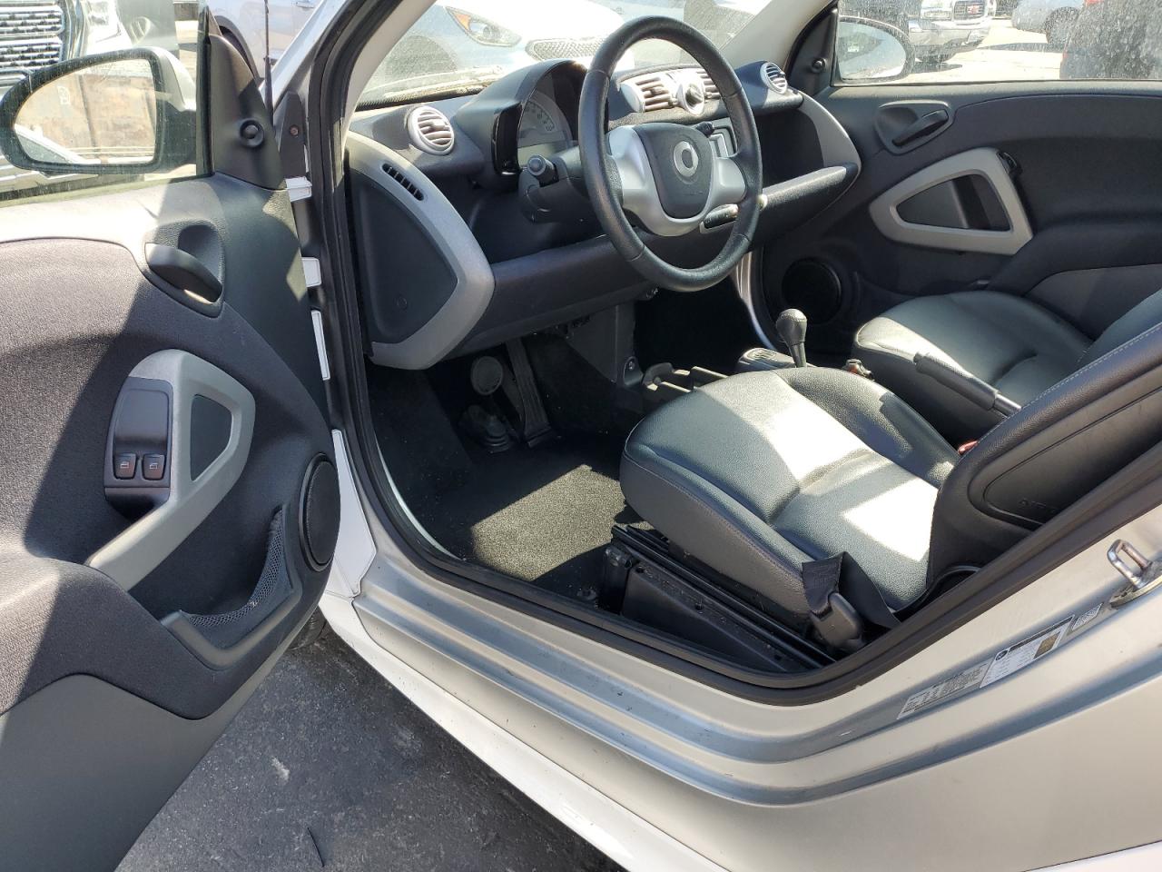 2015 Smart Fortwo Pure Белый vin: WMEEJ3BA1FK807250
