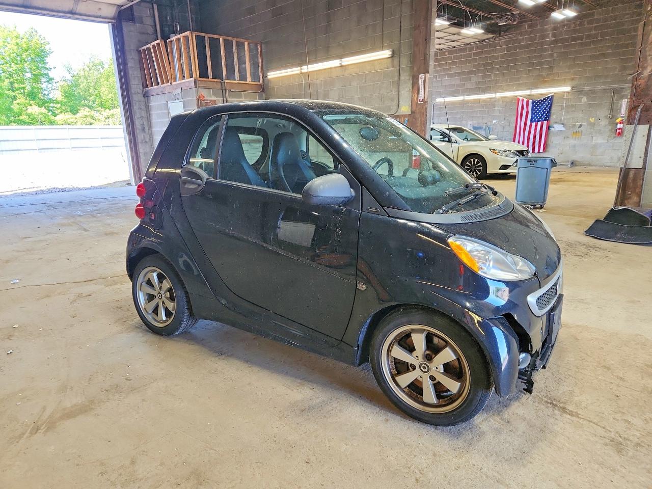 2013 Smart Fortwo Pure Черный vin: WMEEJ3BA2DK637865