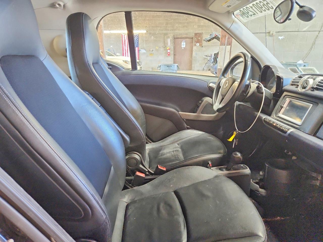 2013 Smart Fortwo Pure Черный vin: WMEEJ3BA2DK637865