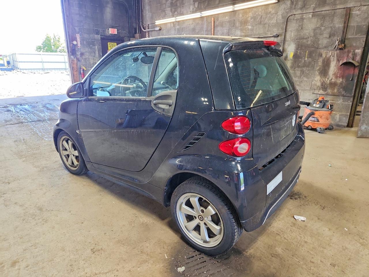 2013 Smart Fortwo Pure Черный vin: WMEEJ3BA2DK637865