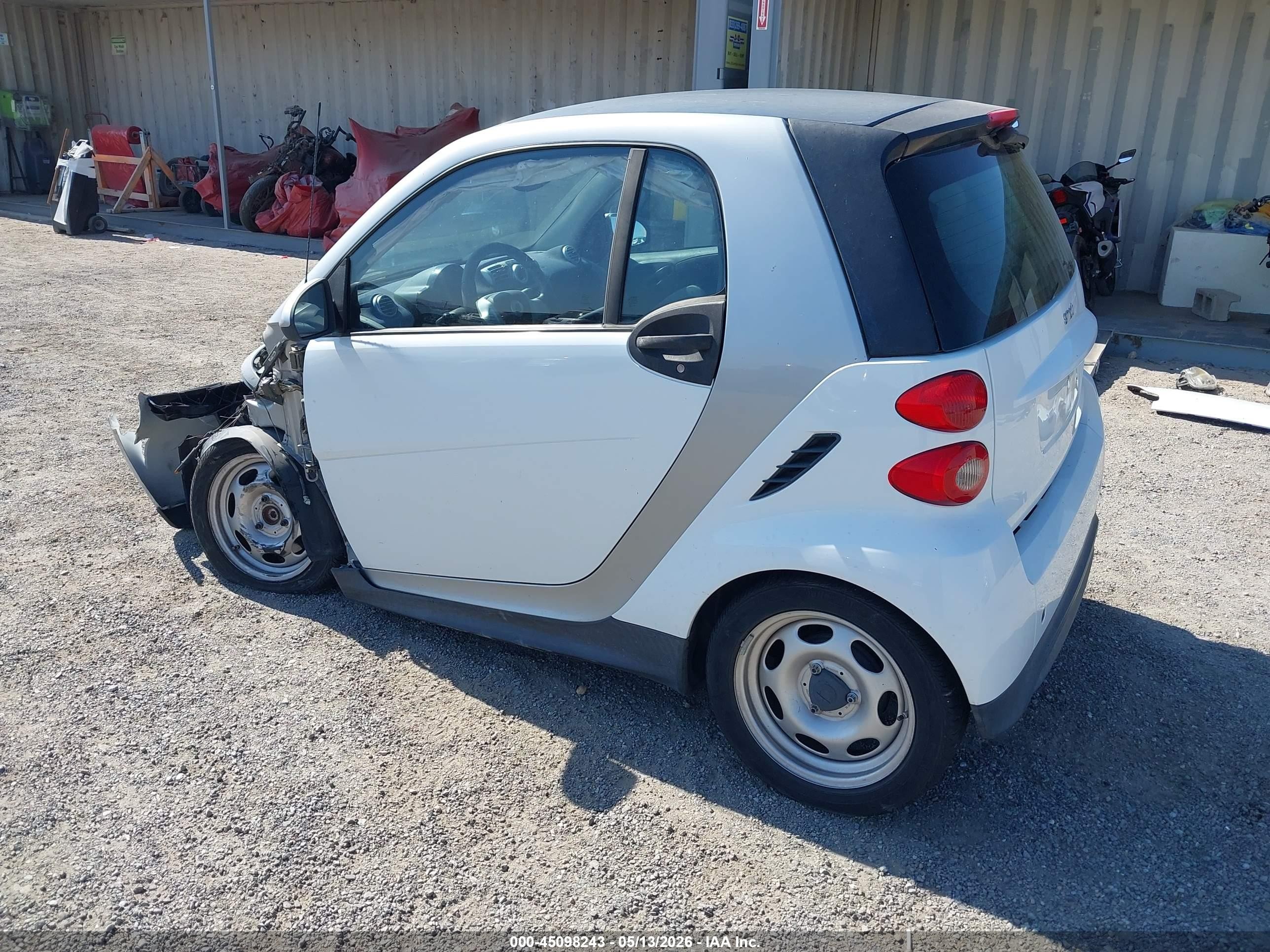 2013 Smart Fortwo   Silver vin: WMEEJ3BA2DK655346