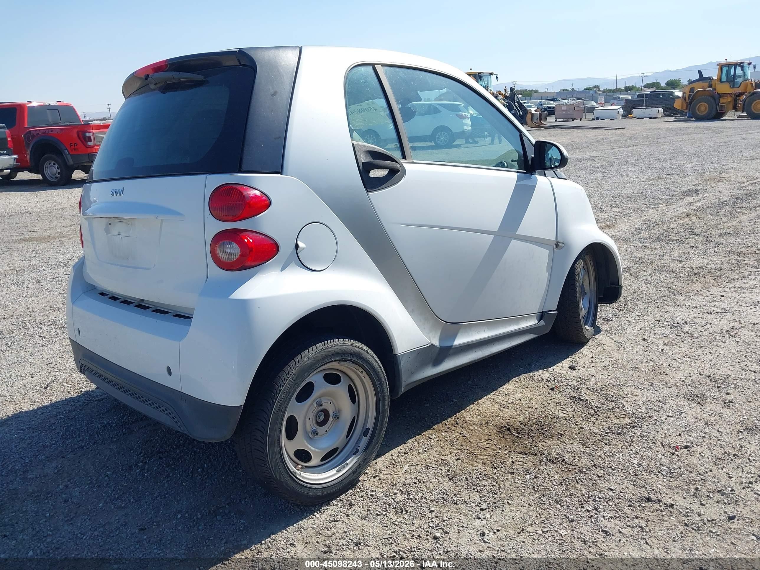2013 Smart Fortwo   Silver vin: WMEEJ3BA2DK655346