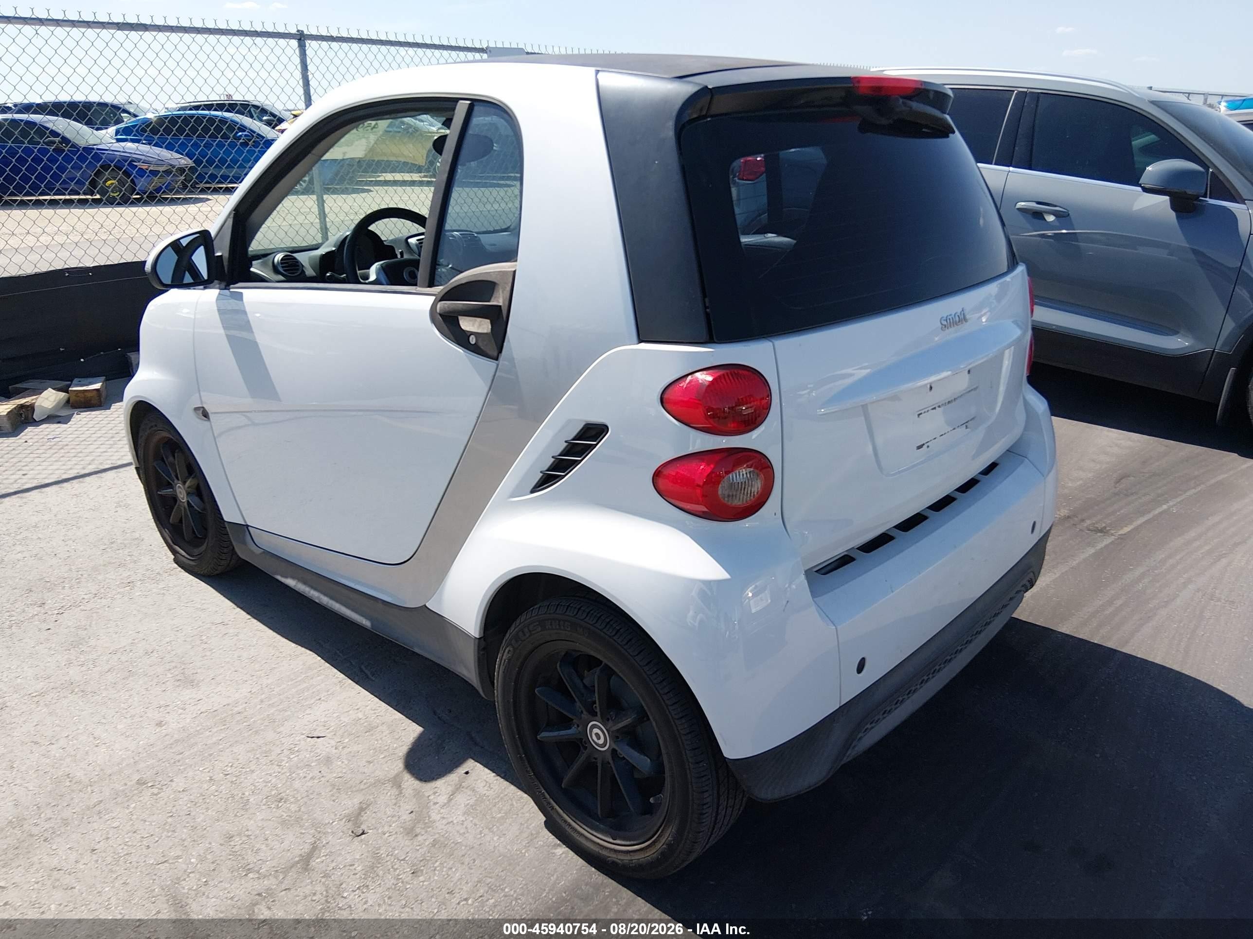 2014 Smart Fortwo Pure Белый vin: WMEEJ3BA2EK748448