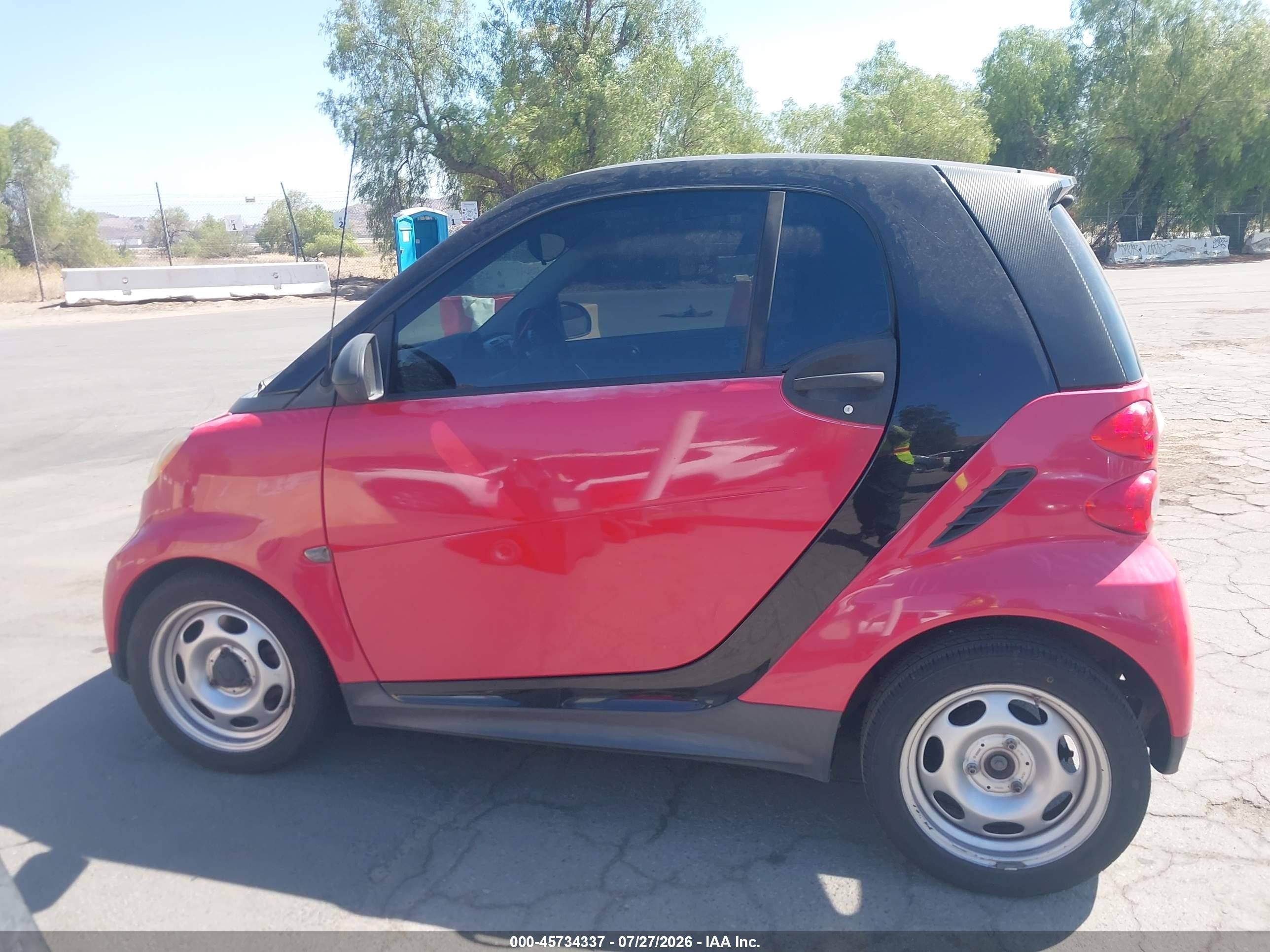 2015 Smart Fortwo Pure Red vin: WMEEJ3BA2FK799546